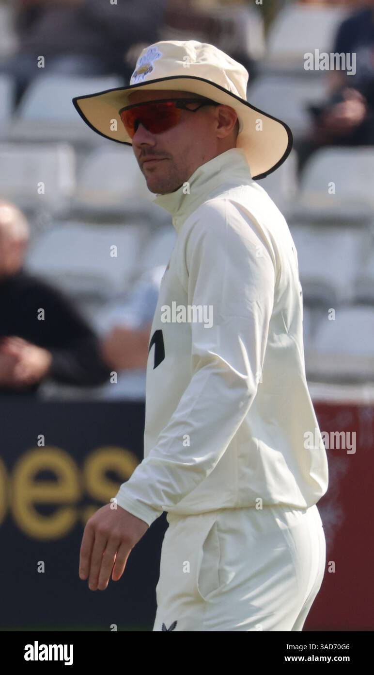 Chelmsford, Royaume-Uni. 04th Apr, 2025. CHELMSFORD, ANGLETERRE -Rory Burns de Surrey CCC pendant le match de cricket de la division du Championnat du comté de Rothesay 1 jour un entre Essex et Surrey à Ambaassador Cruise Line Ground, Chelmsford, Essex le 4 avril 2025 à Chelmsford, Angleterre. Crédit : action Foto Sport/Alamy Live News Banque D'Images
