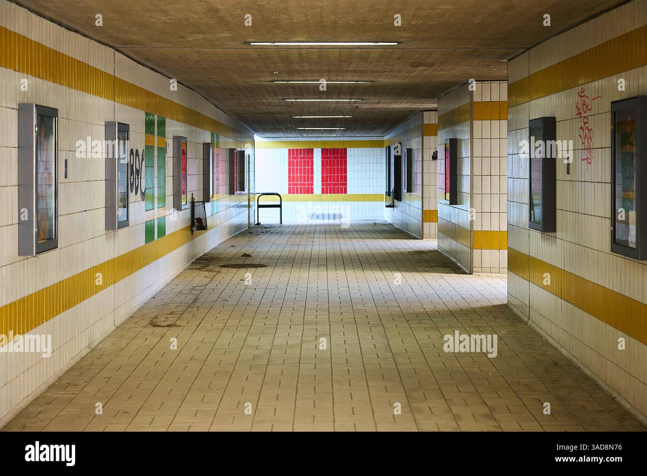 Füssgängerunterführung in Augsburg mit künstlerischer Gestaltung Banque D'Images