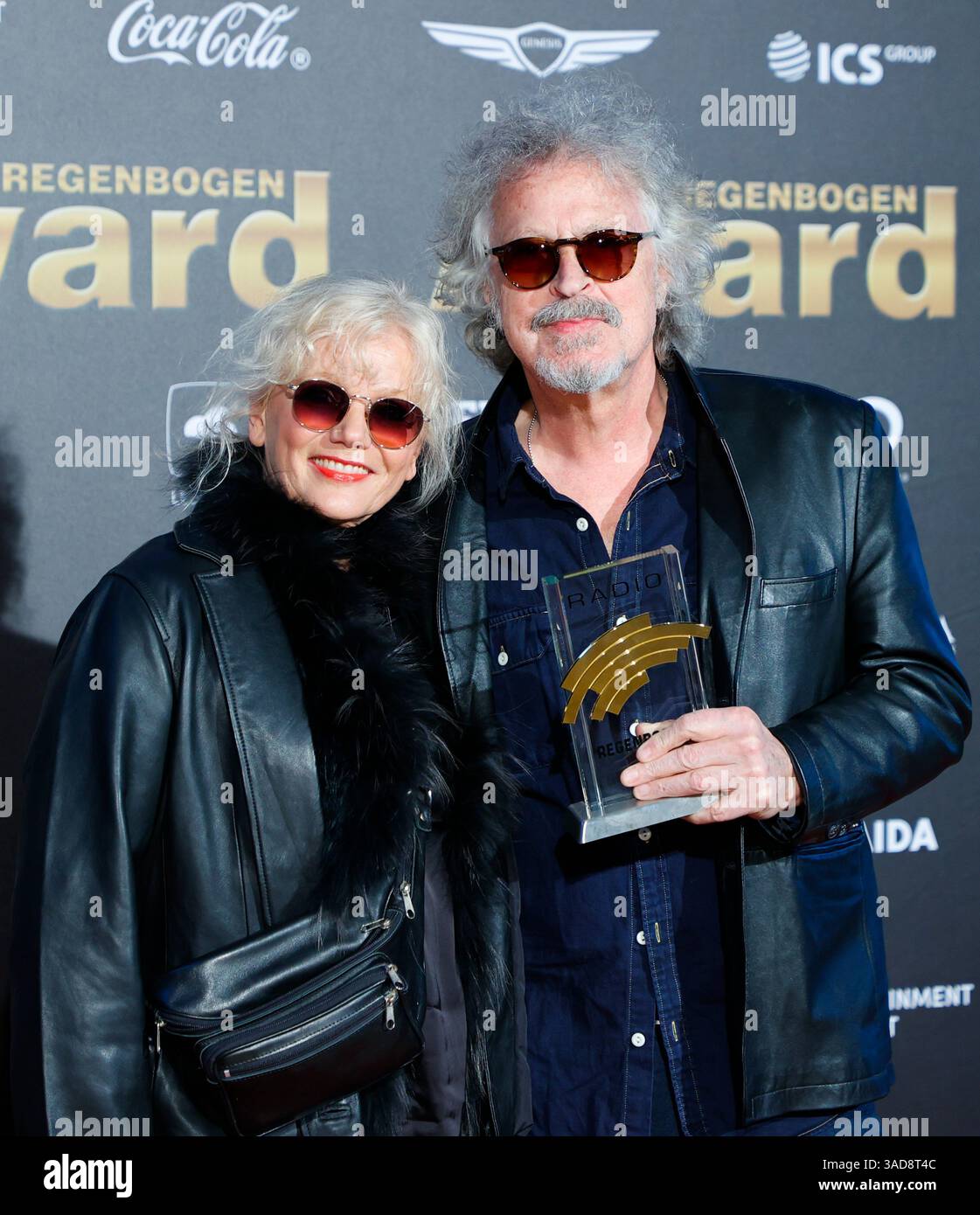 Rust, Allemagne. 05th Apr, 2025. Rust, Allemagne - 04 avril 2025 : le 25e Radio Regenbogen Award à Europa-Park avec le musicien Wolfgang Niedecken du BAP et son épouse Tina Golemiewski crédit : Mandoga Media/Alamy Live News Banque D'Images