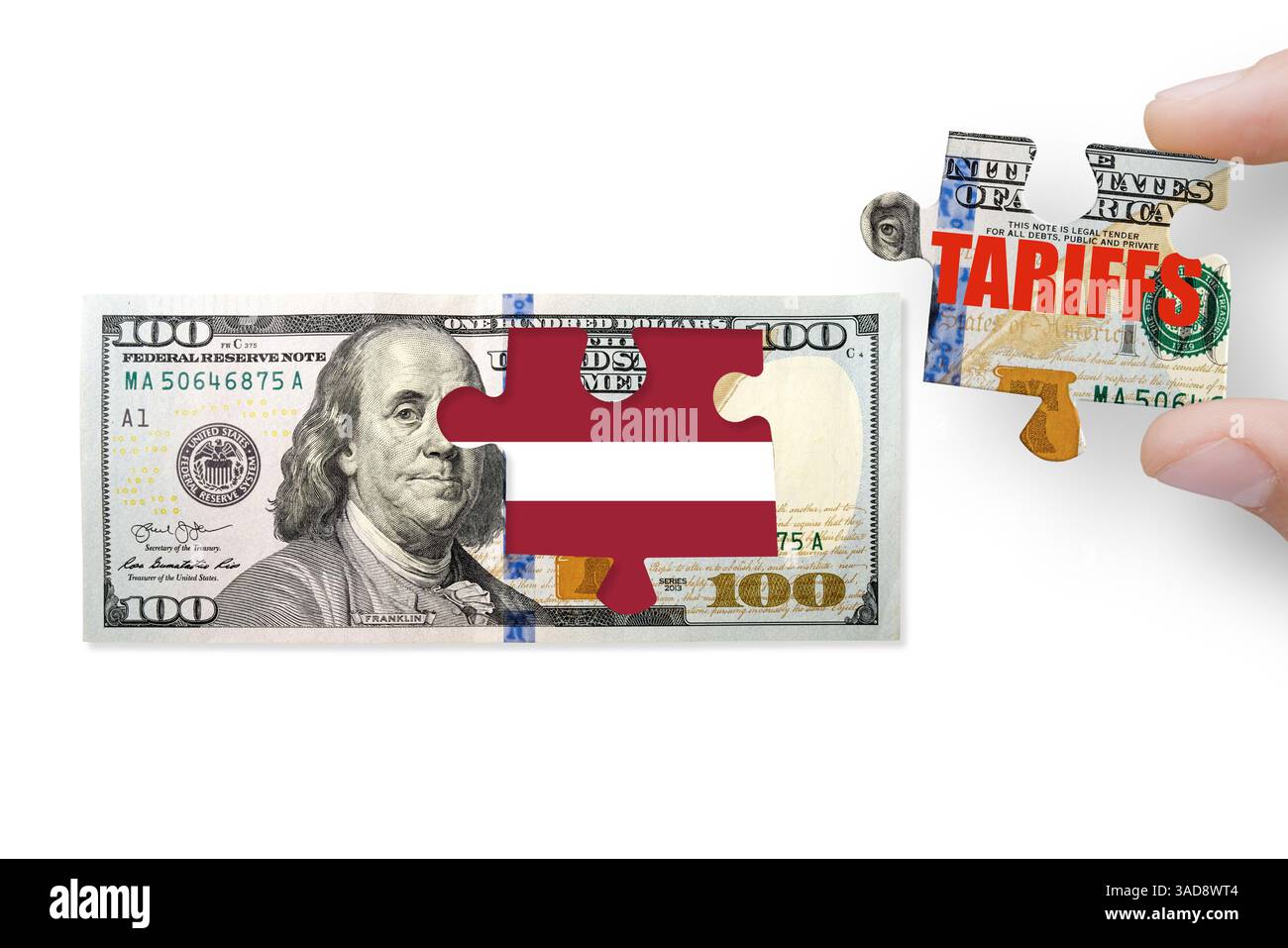 Billet de 100 dollar américain isolé sur un fond blanc. Les États-Unis d'Amérique et la Lettonie commerce, droits de douane, guerre des droits de douane Banque D'Images