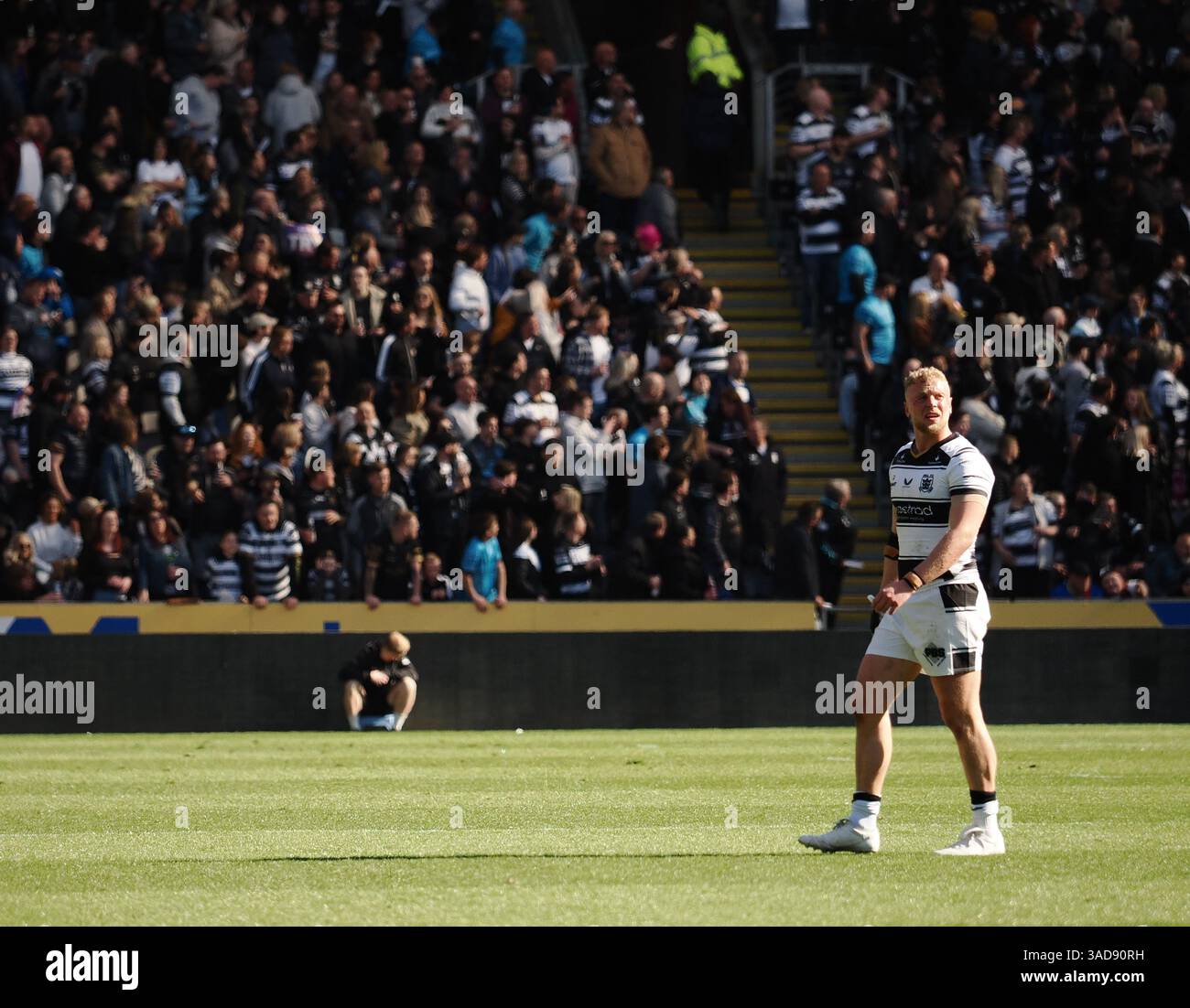 Un joueur du Hull F.C. prend part à l'ambiance lors du match en quater de la Betfred Challenger Cup entre le Hull FC et le Hull KR au MKM Stadium, Hull, le samedi 6 avril 2025 Banque D'Images