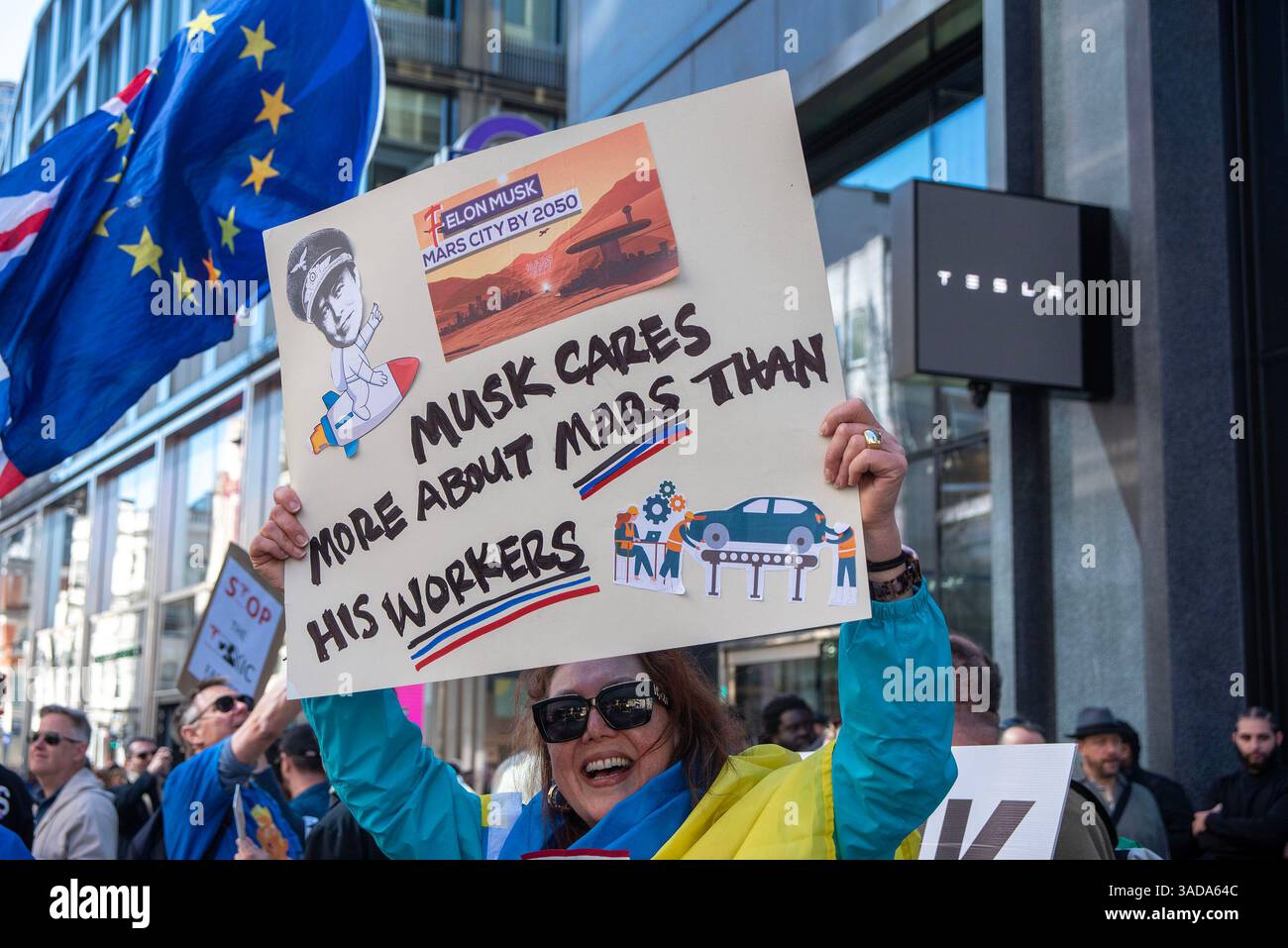 Londres, Angleterre, Royaume-Uni. 5 avril 2025. Les activistes de Tesla Takedown UK se sont rassemblés devant les futurs magasins en raison de l'ouverture de Pop-up sur Oxford Street à Londres, au Royaume-Uni, par la société de voitures électriques Tesla. Les manifestants appellent au boycott contre la société de voitures électriques Tesla appartenant à Elon Musk en raison de l'implication récente des milliardaires dans la politique américaine et mondiale. (Crédit image : © Krisztian Elek/ZUMA Press Wire) USAGE ÉDITORIAL SEULEMENT ! Non destiné à UN USAGE commercial ! Banque D'Images