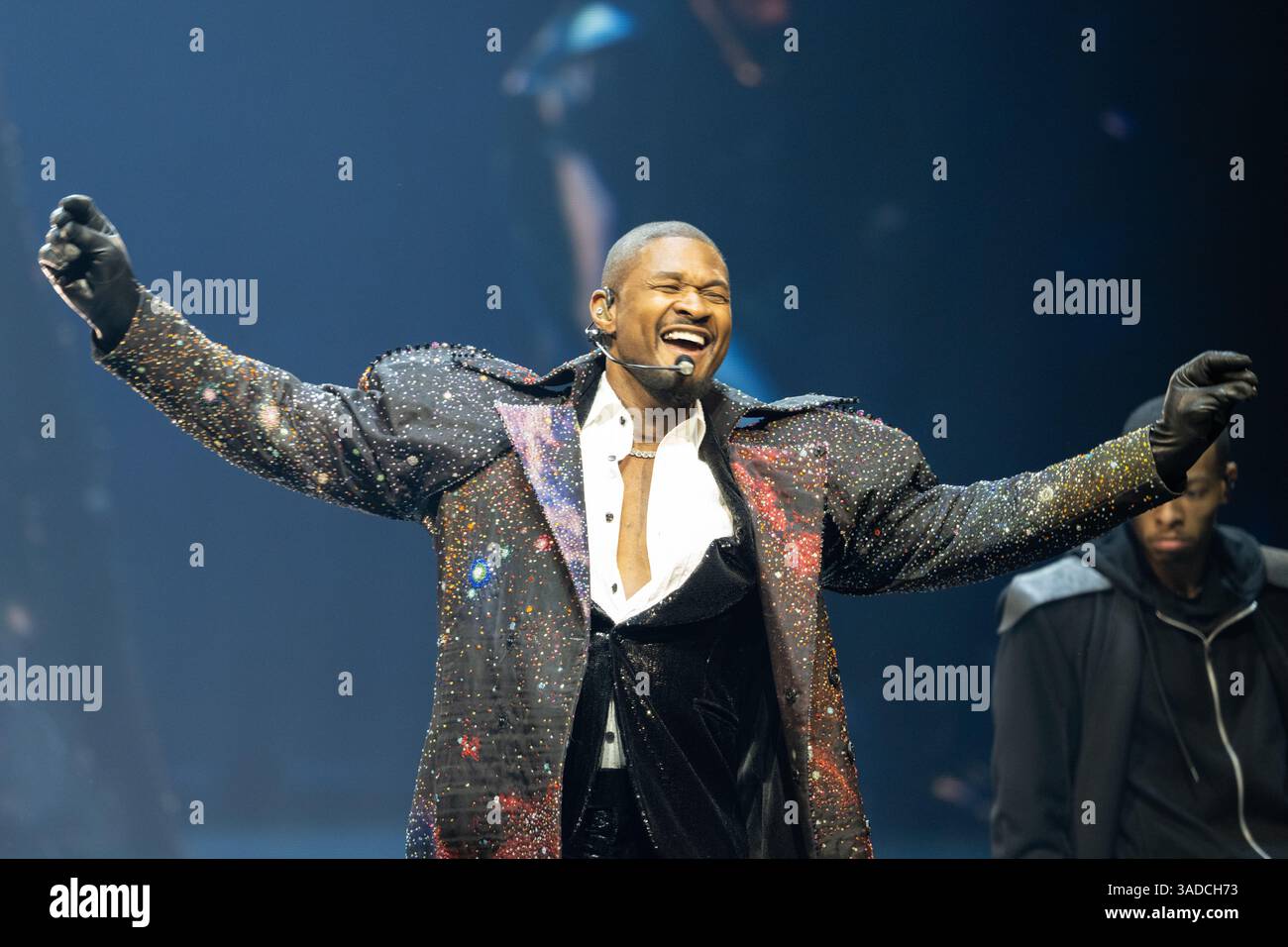 Londres, Royaume-Uni. 5 avril 2025. Usher effectue sa sixième soirée à l'O2 de Londres le samedi 5 avril 2025. Crédit : John Barry/Alamy Live News Banque D'Images Londres, Royaume-Uni. 5 avril 2025. Usher effectue sa sixième soirée à l'O2 de Londres le samedi 5 avril 2025. Crédit : John Barry/Alamy Live News Banque D'Images