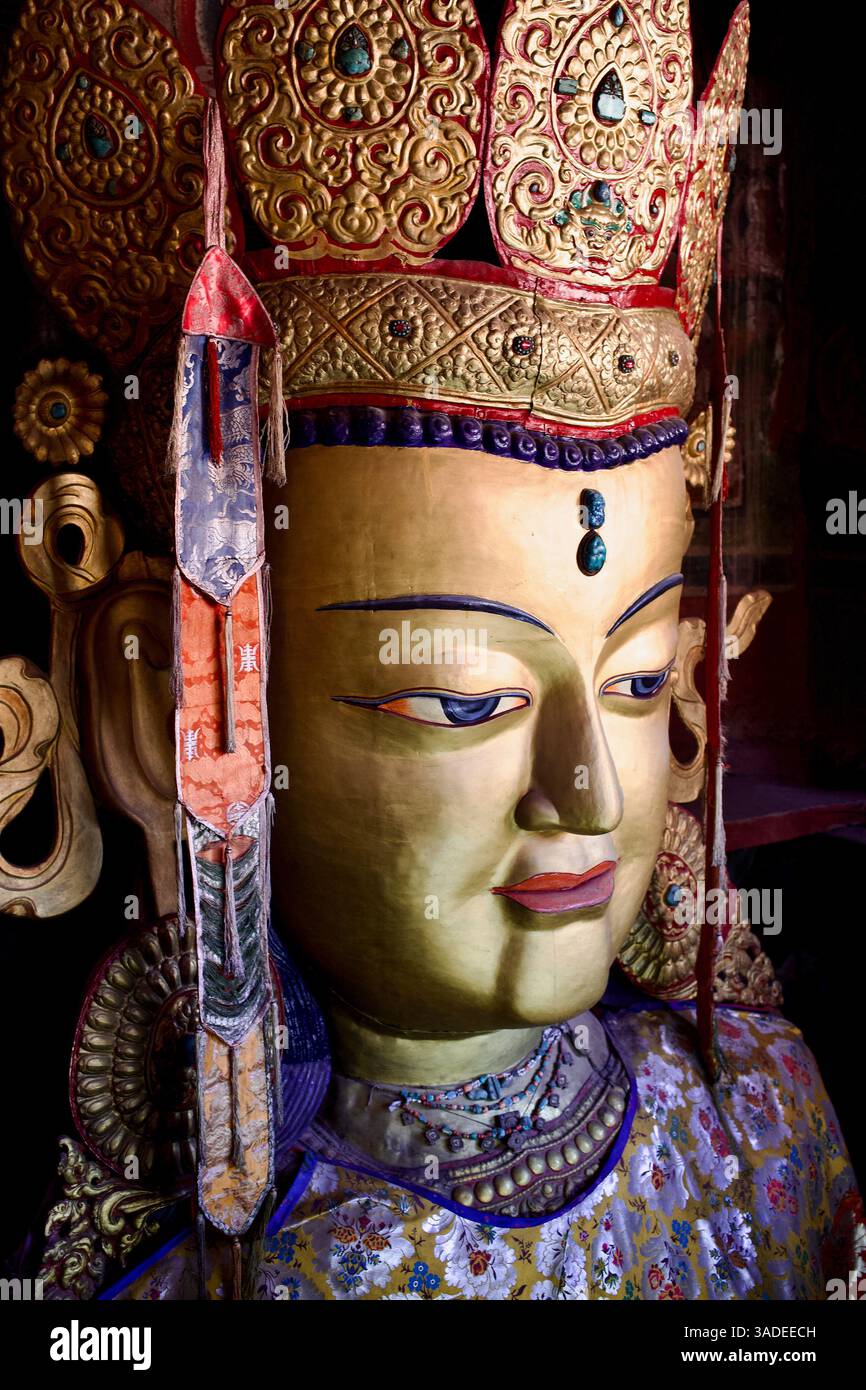 Statue de Bouddha Maitreya enchâssée dans le temple de Serzang, construite en 1622 par le roi Sengge Namgyal en l'honneur de son père Jamyang Namgyal, Basgo, Ladakh, Inde. Banque D'Images