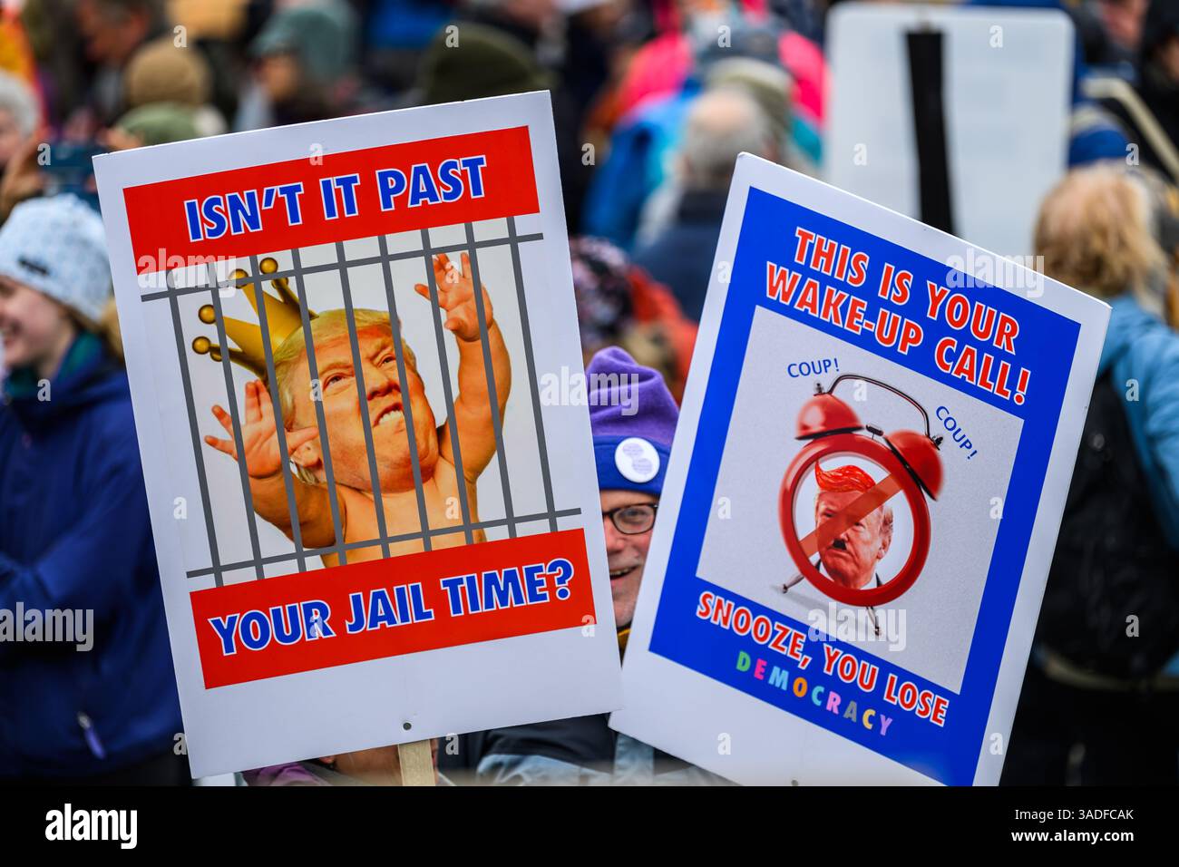Montpelier, Vermont, États-Unis, 5 avril 2025. Manifestants lors d'une manifestation Trump en 50501 le 5 avril 2025, à la Vermont State House à Montpelier, VT, États-Unis, dans le cadre des rassemblements Hands Off organisés autour des États-Unis. John Lazenby/Alamy Live News Banque D'Images