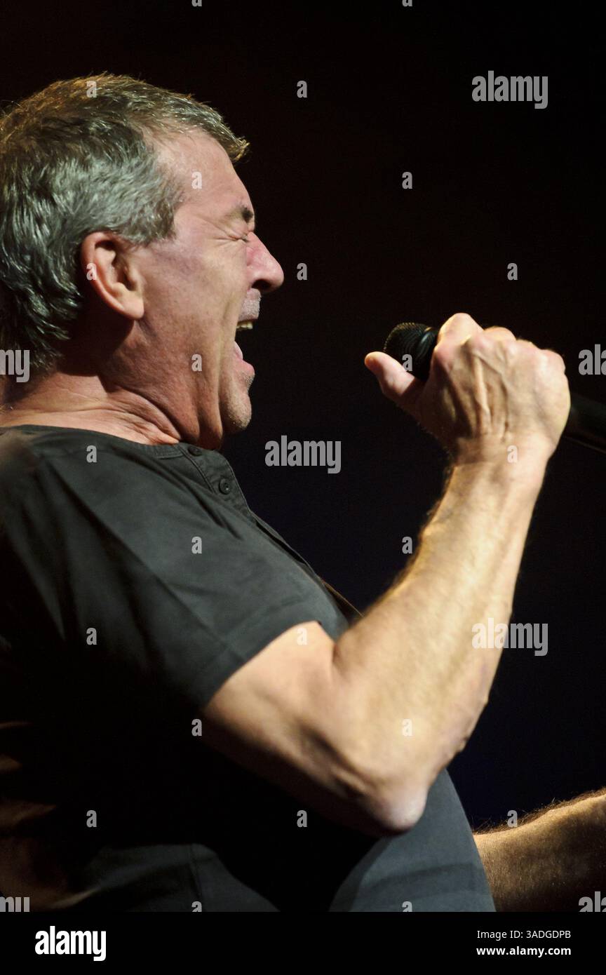 3 juin 2011 - Toronto, Ontario, Canada - IAN GILLAN du légendaire groupe de rock anglais Deep Purple se produit à guichets fermés avec Symphony Orchestra au Casino Rama, Orillia, Canada (crédit image : © Igor Vidyashev/ZUMAPRESS.com) Banque D'Images