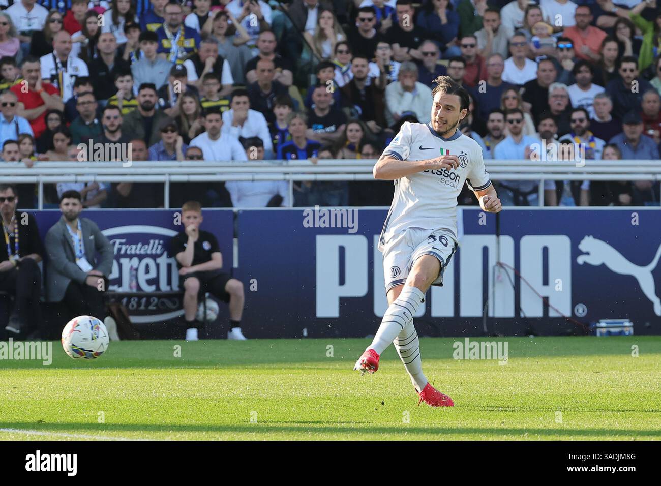 5 avril 2025 ; Stadio Ennio Tardini, Parme, Italie, Serie A Football, Parme contre l'Inter Milan ; Matteo Darmian de l'Inter FC a marqué le but de 1-0 à la 15e minute Banque D'Images 5 avril 2025 ; Stadio Ennio Tardini, Parme, Italie, Serie A Football, Parme contre l'Inter Milan ; Matteo Darmian de l'Inter FC a marqué le but de 1-0 à la 15e minute Banque D'Images