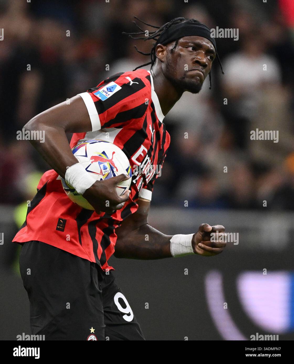 Milan. 6 avril 2025. Tammy Abraham de l'AC Milan célèbre son but lors d'un match de Serie A entre l'AC Milan et la Fiorentina à Milan, Italie, en avril. 5, 2025. Crédit : Xinhua/Alamy Live News Banque D'Images