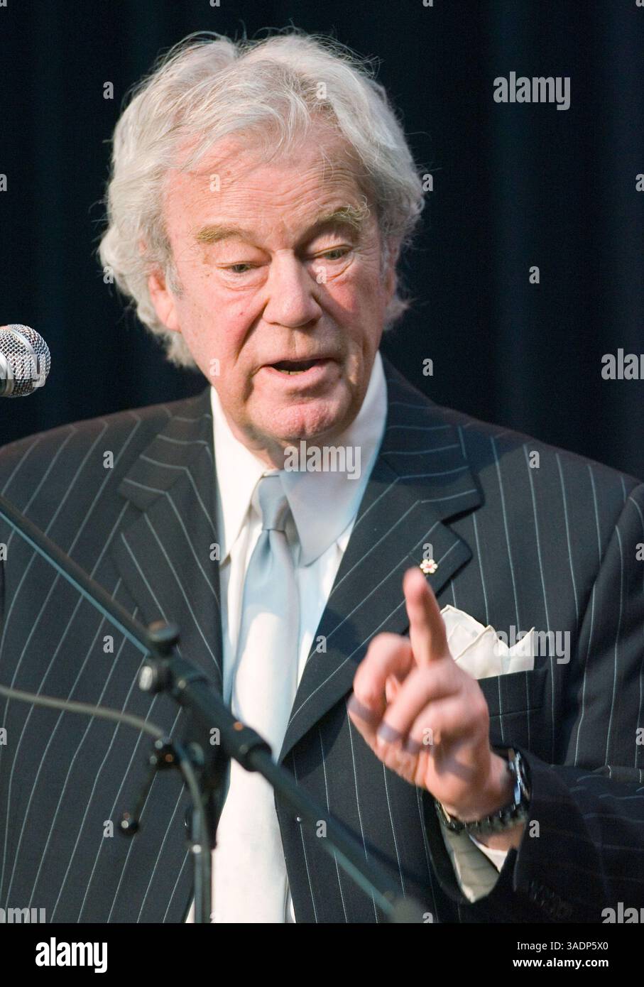 Juin 06, 2008 - Vancouver, Canada - L'acteur canadien GORDON PINSENT, 77 ans, s'adresse à un public lors du Magnetic North Theater Festival à Vancouver (crédit image : Heinz Ruckemann/ZUMAPRESS.com) Banque D'Images