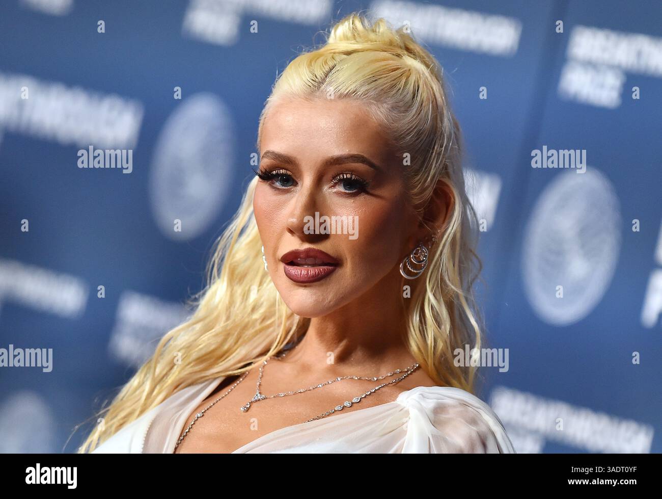 Santa Monica, États-Unis. 05th Apr, 2025. Christina Aguilera arrive à la 11e cérémonie de remise du Prix révolutionnaire qui s'est tenue au hangar Barker le 5 avril 2025 à Santa Monica, CA. © LISA OConnor/AFF-USA.com crédit : AFF/Alamy Live News Banque D'Images