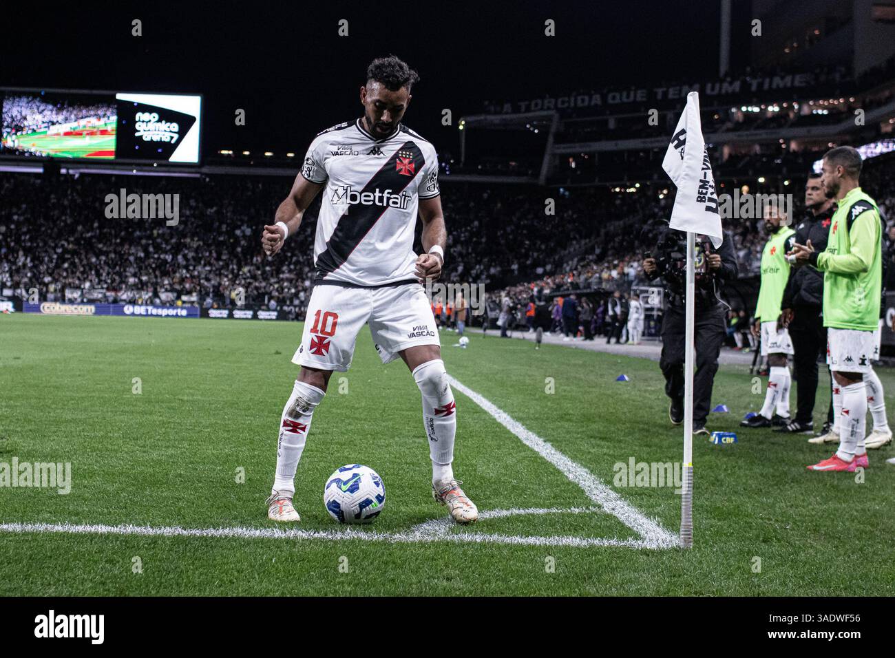 São PAULO, BRÉSIL - 5 AVRIL : Dimitri Payet os Vasco da Gama contrôle le ballon lors du match Brasileirao 2025 entre Corinthians et Vasco da Gama au Neo Quimica Arena le 5 avril 2025 à Sao Paulo, Brésil. (Photo de Wanderson Oliveira/PxImages) Banque D'Images