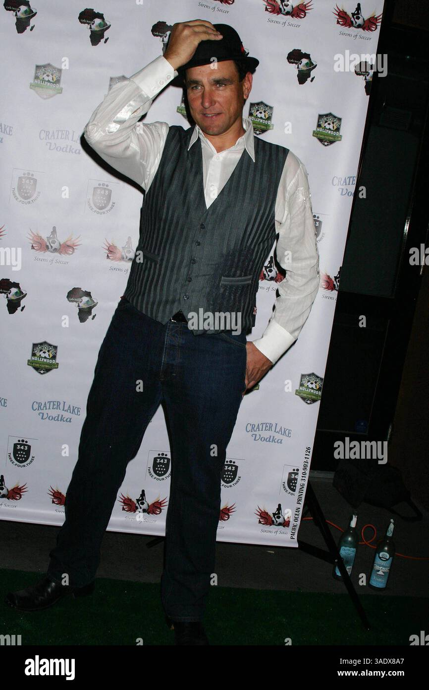 I14519CHW . Collecte de fonds de World Cup Showdown organisée par Hollywood All Stars Football Club & The Sirens of Soccer . El Guapo Cantina, Los Angeles, Californie 11-06-2009.VINNIE JONES . 2009 (crédit image : Ed Geller/Globe photos/ZUMAPRESS.com) Banque D'Images