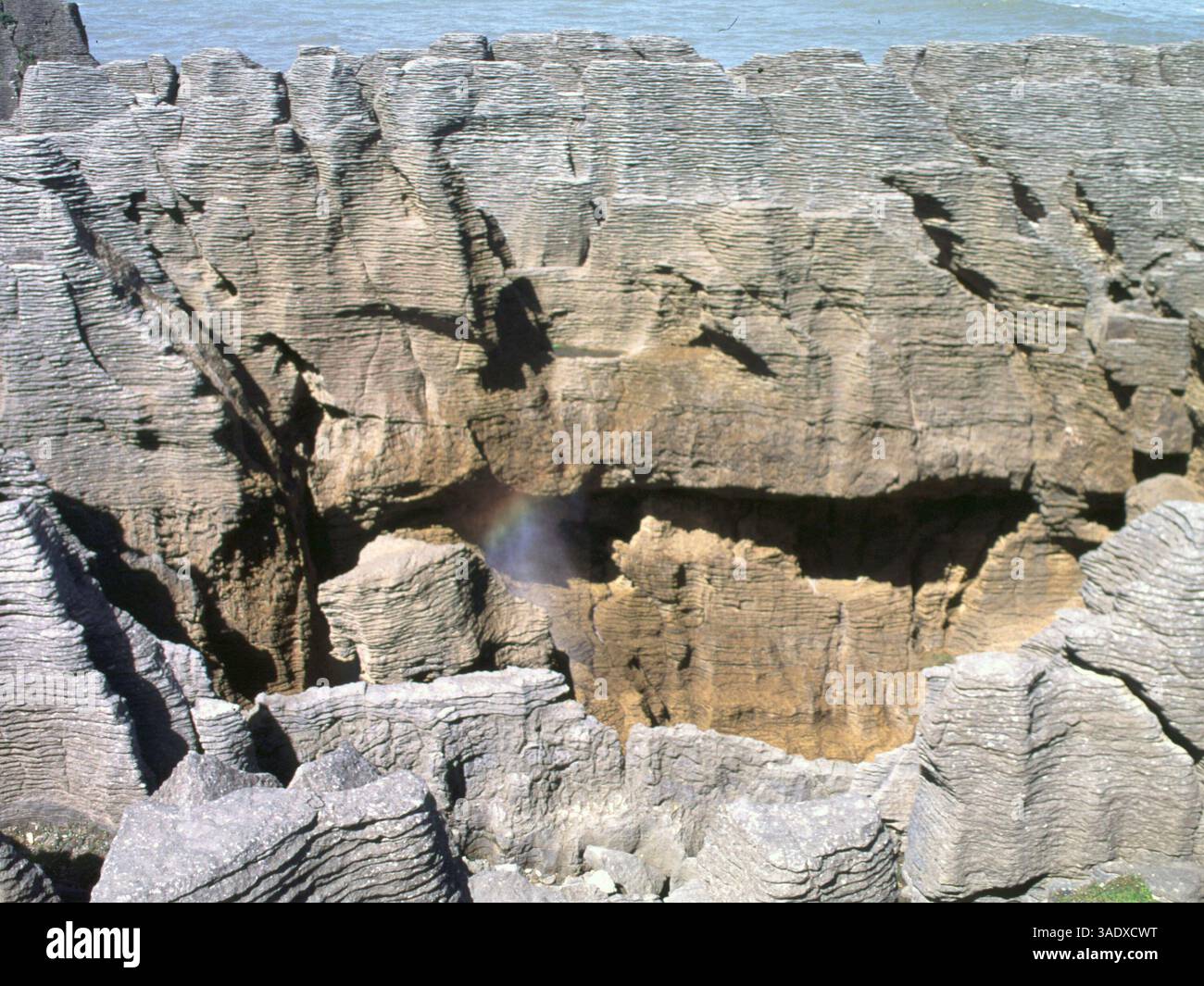 11 janvier 1997 ; Greymouth, Nouvelle-Zélande ; Punakaiki Pancake Rocks entre Greymouth et Westport sur la côte ouest ressemblent à des piles de crêpes géantes. . (Crédit image : P.J. Heller/ZUMAPRESS.com) Banque D'Images