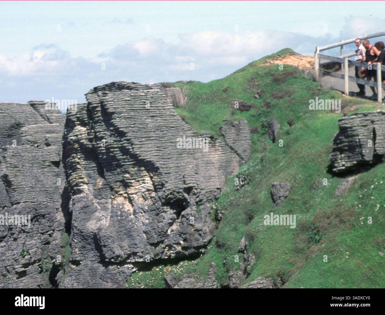 11 janvier 1997 ; Greymouth, Nouvelle-Zélande ; Punakaiki Pancake Rocks entre Greymouth et Westport sur la côte ouest ressemblent à des piles de crêpes géantes. . (Crédit image : P.J. Heller/ZUMAPRESS.com) Banque D'Images