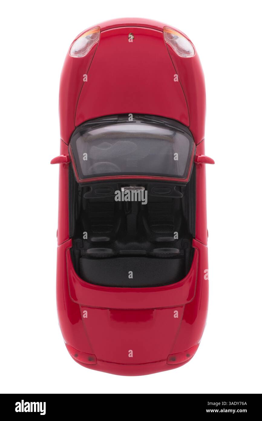 Voiture jouet Red Porsche Boxster cabriolet moulée sous pression sur fond blanc Banque D'Images