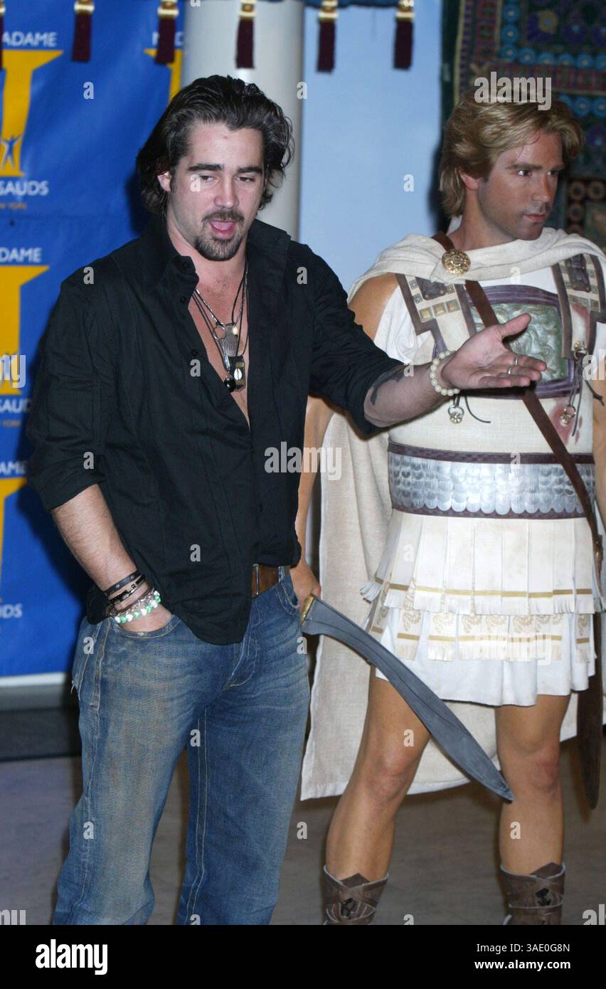 23 novembre 2004 ; New York, NY, États-Unis ; L'acteur COLIN FARRELL lance l'expérience interactive 'Alexander' à Madame Tussauds New York pour promouvoir son nouveau film 'Alexander'. (Crédit image : Nancy Kaszerman/ZUMAPRESS.com) Banque D'Images