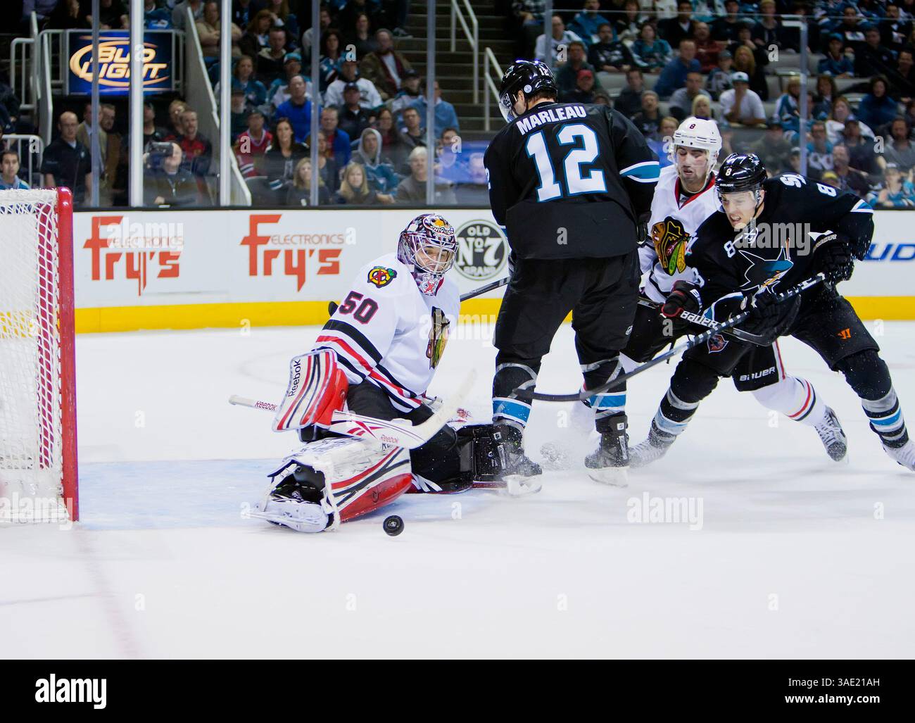 10 février 2012 : le gardien des Blackhawks corey Crawford en action lors du match de hockey dans la LNH opposant les Blackhawks de Chicago et les Sharks de San Jose au HP Pavilion à San Jose, EN CALIFORNIE. Les Sharks ont battu les Blackhawks 5-3. â© Damon Tarver/Cal Sport Media(image crédit : © Damon Tarver/Cal Sport Media/ZUMAPRESS.com) Banque D'Images