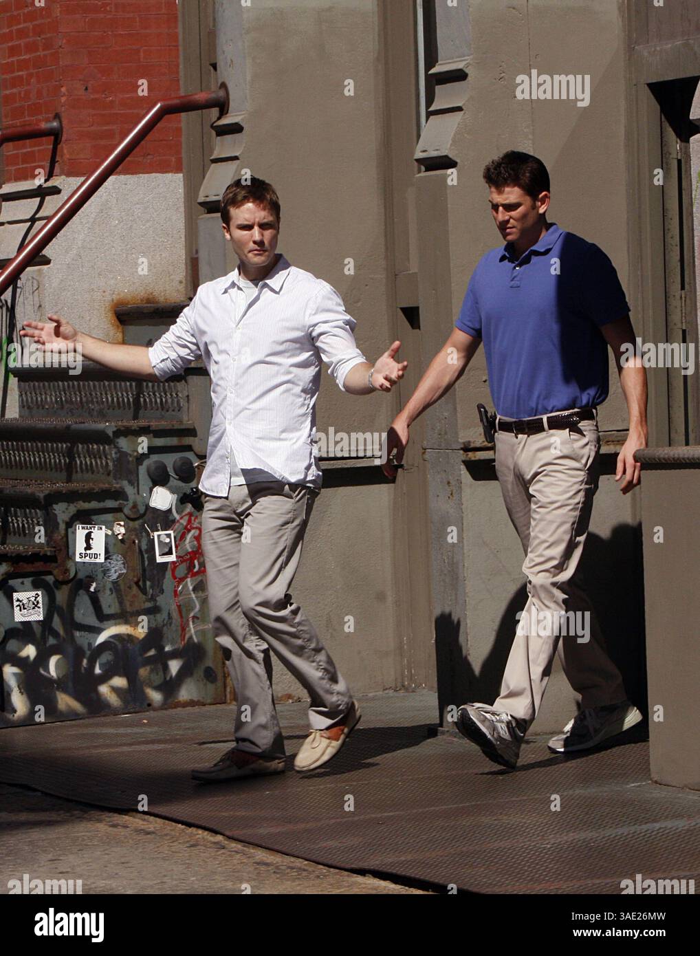 4 août 2008, New York City acteurs Scott porter et Bryan Greenberg sur le tournage du nouveau film 'The Good Guy' dans le centre-ville de Manhattan le 4 août 2008 à New York (image crédit : Sharkpixs/ZUMAPRESS.com) Banque D'Images