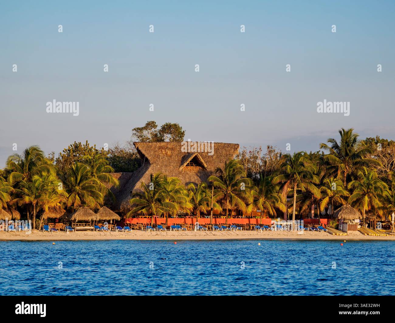 Côte ouest au coucher du soleil, île de Cozumel, État de Quintana Roo, Mexique Banque D'Images