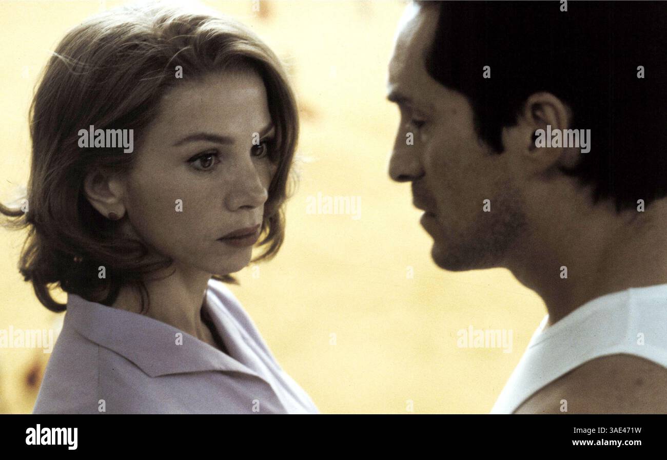 14 novembre 2001 ; Madrid, ESPAGNE ; acteurs VICTORIA ABRIL & DEMIAN BICHIR dans 'Sin Notcias de Dios' (aucune nouvelle de Dieu). . (Image de crédit : Remi Agency/ZUMAPRESS.com) Banque D'Images