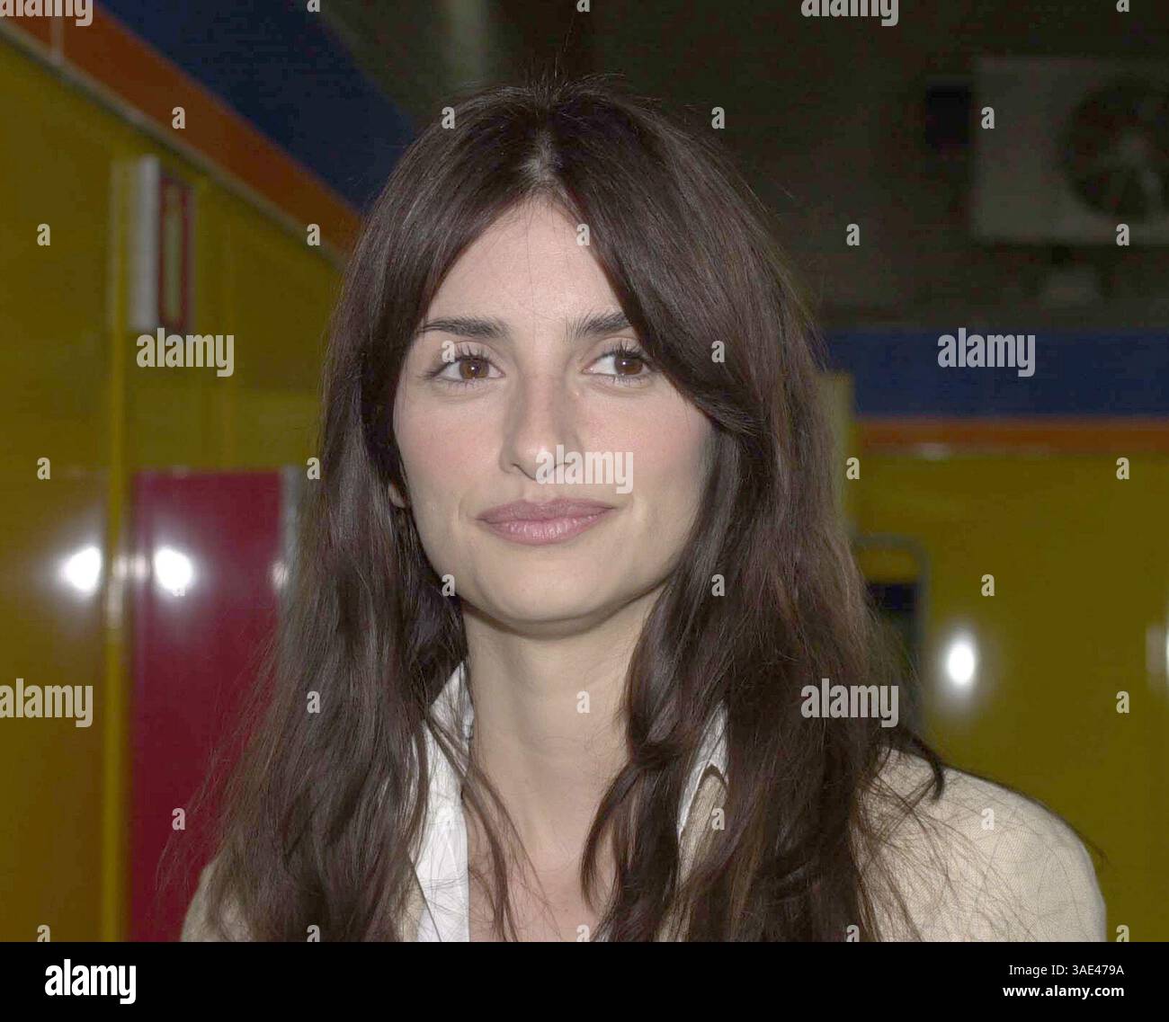 27 novembre 2001 ; Madrid, Espagne ; ventes aux États-Unis UNIQUEMENT ! L'actrice PENELOPE CRUZ & Victoria Abril présentent leur nouveau film 'Sin Noticias de Dios' (No News from God) réalisé par Agustin Diaz Yanes.. (Image de crédit : Remi Agency/ZUMAPRESS.com) Banque D'Images
