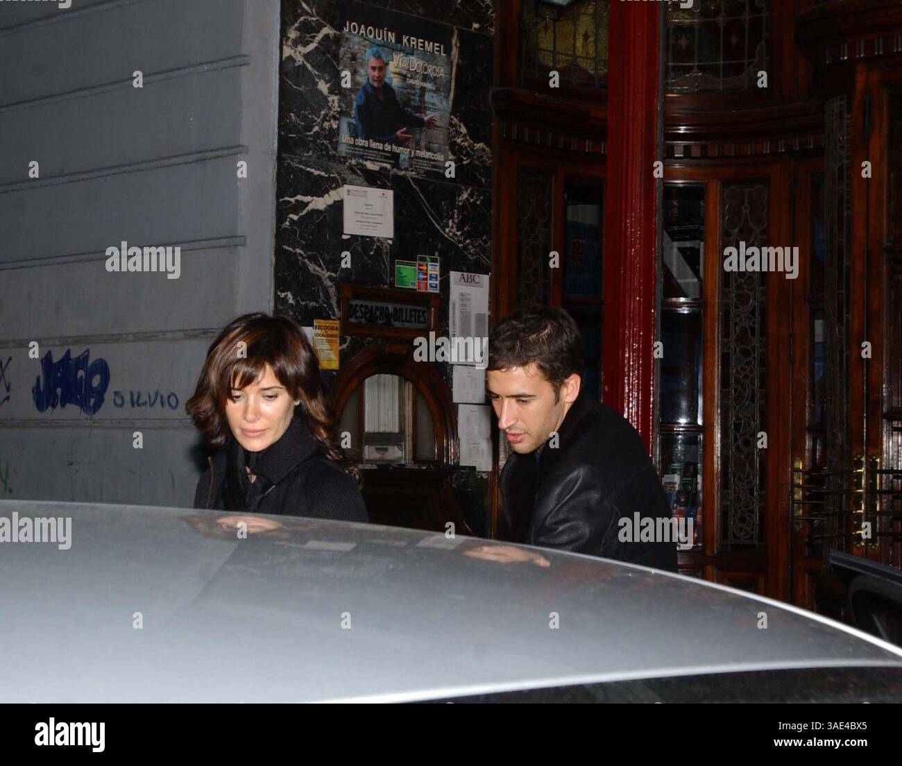 24 novembre 2003 ; Madrid, ESPAGNE ; le joueur de football du Real Madrid RAUL et sa femme MAMEN SANZ assistent à la fête d'anniversaire surprise de l'actrice espagnole Lydia Bosch.. (Image de crédit : Remi Agency/ZUMAPRESS.com) Banque D'Images