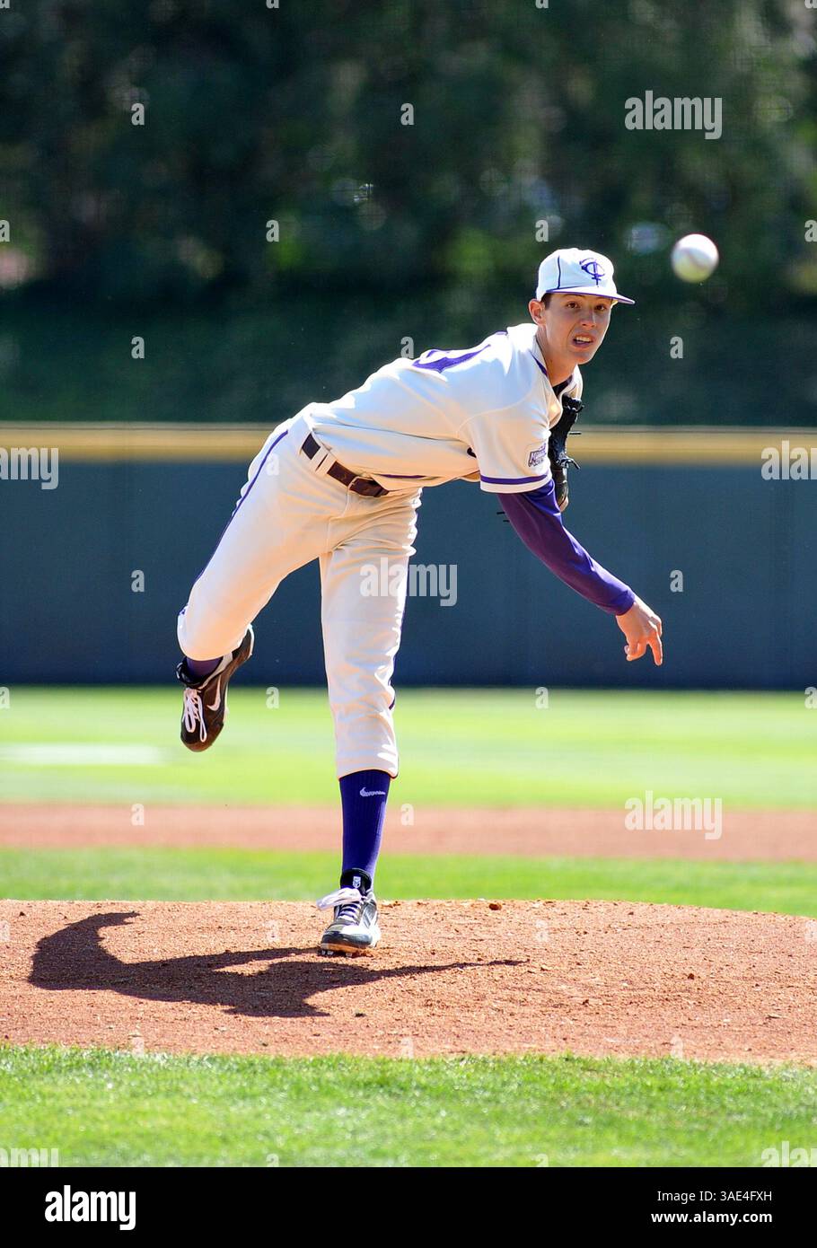04 mars 2012 : Trey Teakell (40 ans), lanceur de grenouilles Horned Frogs de TCU, sur le monticule pendant le match entre les Cowboys de l'université d'État de l'Oklahoma et les Horned Frogs de l'université chrétienne du Texas au stade Lupton de Fort Worth, Texas. TCU gagne contre Oklahoma State en 10e manche, 6-5.(image crédit : © Patrick Green/Cal Sport Media/ZUMAPRESS.com) Banque D'Images