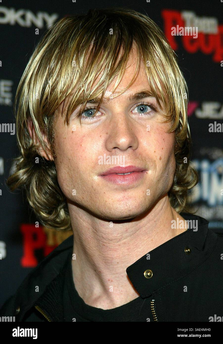 16 novembre 2003 ; Hollywood, CA, États-Unis ; la chanteuse ASHLEY PARKER ANGEL, anciennement de O-Town à l'After-Party des Teen People American Music Awards en l'honneur de Sean Paul à Avalon à Hollywood. (Crédit image : Rena Durham/ZUMAPRESS.com) Banque D'Images