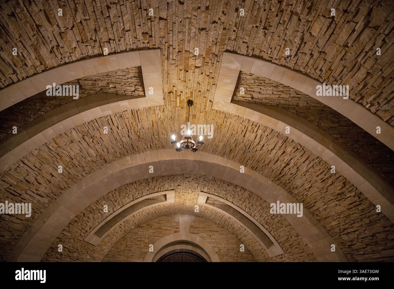 Cave à vin plafond en voûte en pierre intérieur. Producteur de vin. Banque D'Images