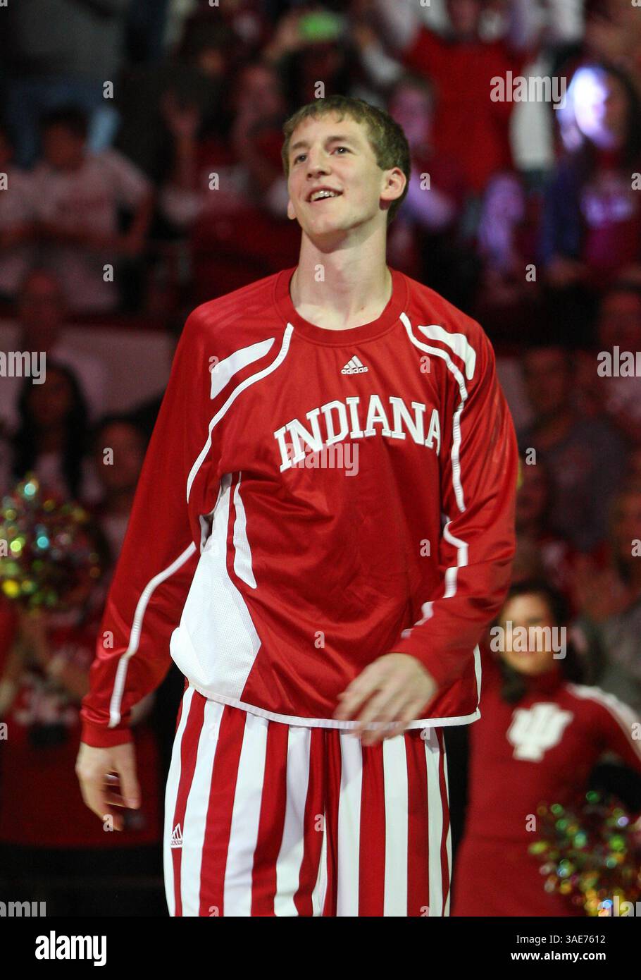 15 octobre 2011 - L'attaquant des Hoosiers de l'Indiana Cody Zeller (40 ans) est présenté à la foule pendant l'hystérie Hoosier à Assembly Hall à Bloomington, Indiana. (Crédit image : © Pat Lovell/Cal Sport Media/ZUMAPRESS.com) Banque D'Images