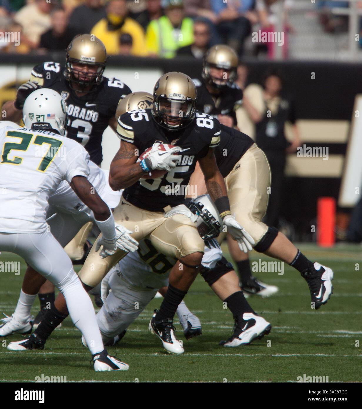 Colorado Tight End DaVaughn Thornton court après la prise en première mi-temps contre l'Oregon. (Crédit image : © Derek Regensburger/Cal Sport Media/ZUMAPRESS.com) Banque D'Images