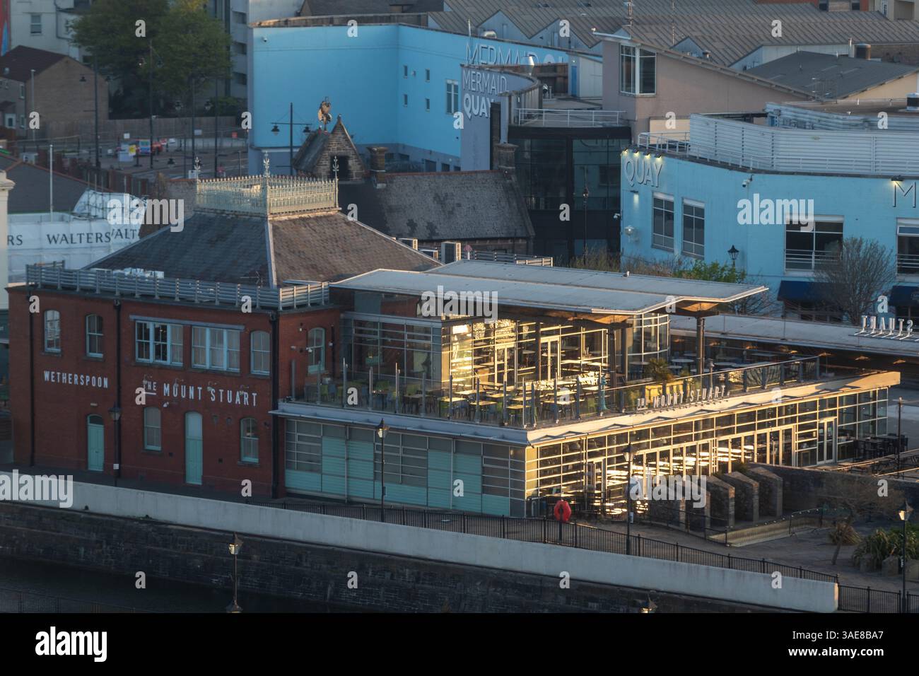 Mount Stuart Wetherspoons à Mermaid Quay, Cardiff Bay, pays de Galles Banque D'Images