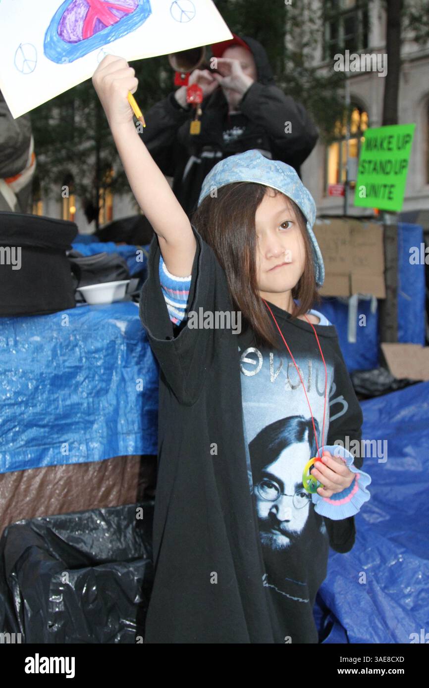 23 octobre 2011 - New York, New York, États-Unis - Occupy Wall Street. Zucotti Park, NYC. 23 octobre 2011.photos par , Photpos Inc 2011(crédit image : © Sonia Moskowitz/Globe photos/ZUMAPRESS.com) Banque D'Images 23 octobre 2011 - New York, New York, États-Unis - Occupy Wall Street. Zucotti Park, NYC. 23 octobre 2011.photos par , Photpos Inc 2011(crédit image : © Sonia Moskowitz/Globe photos/ZUMAPRESS.com) Banque D'Images