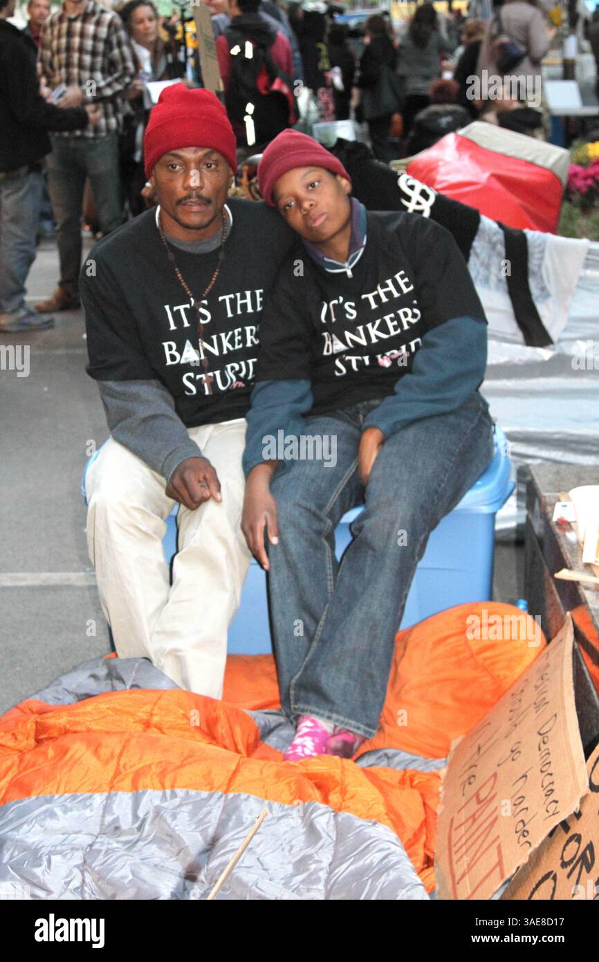 23 octobre 2011 - New York, New York, États-Unis - Occupy Wall Street. Zucotti Park, NYC. 23 octobre 2011.photos par , Photpos Inc 2011(crédit image : © Sonia Moskowitz/Globe photos/ZUMAPRESS.com) Banque D'Images 23 octobre 2011 - New York, New York, États-Unis - Occupy Wall Street. Zucotti Park, NYC. 23 octobre 2011.photos par , Photpos Inc 2011(crédit image : © Sonia Moskowitz/Globe photos/ZUMAPRESS.com) Banque D'Images
