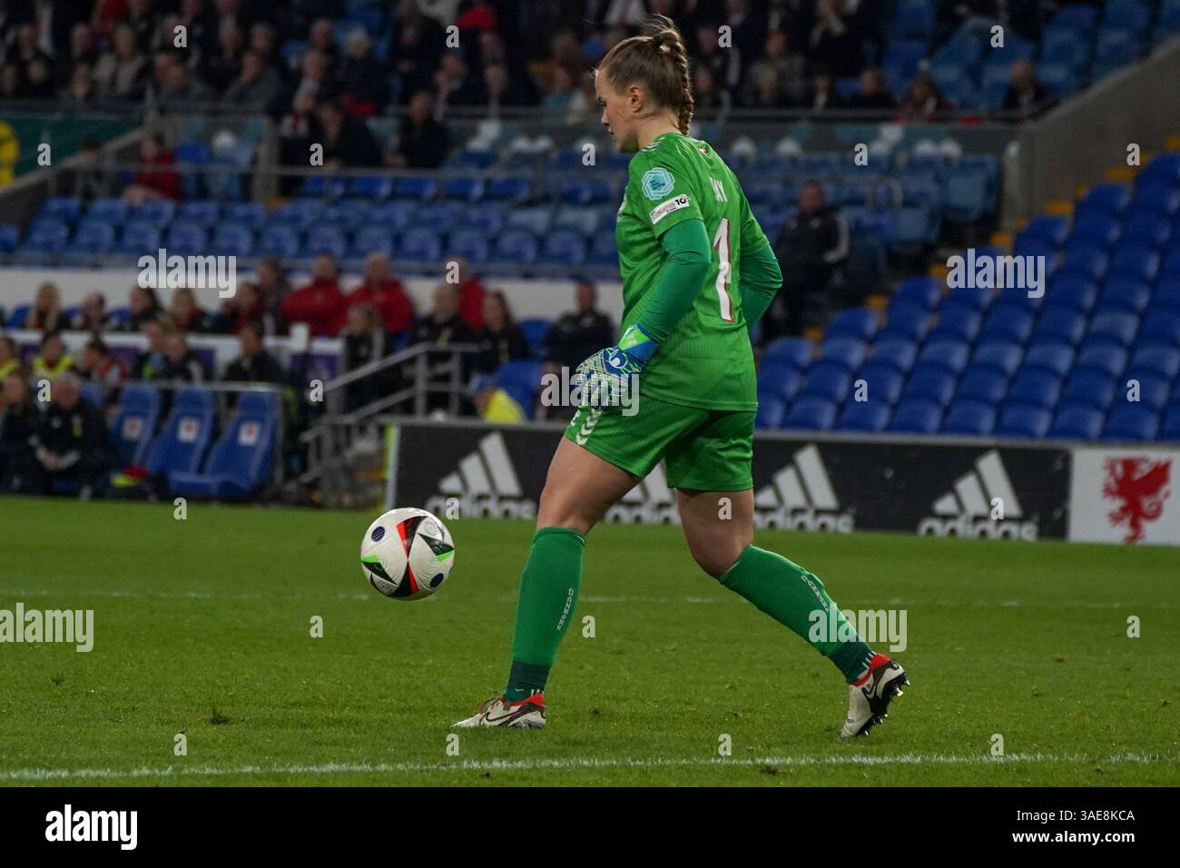 Maja Bay Østergaard en action pendant le pays de Galles contre le Danemark Banque D'Images
