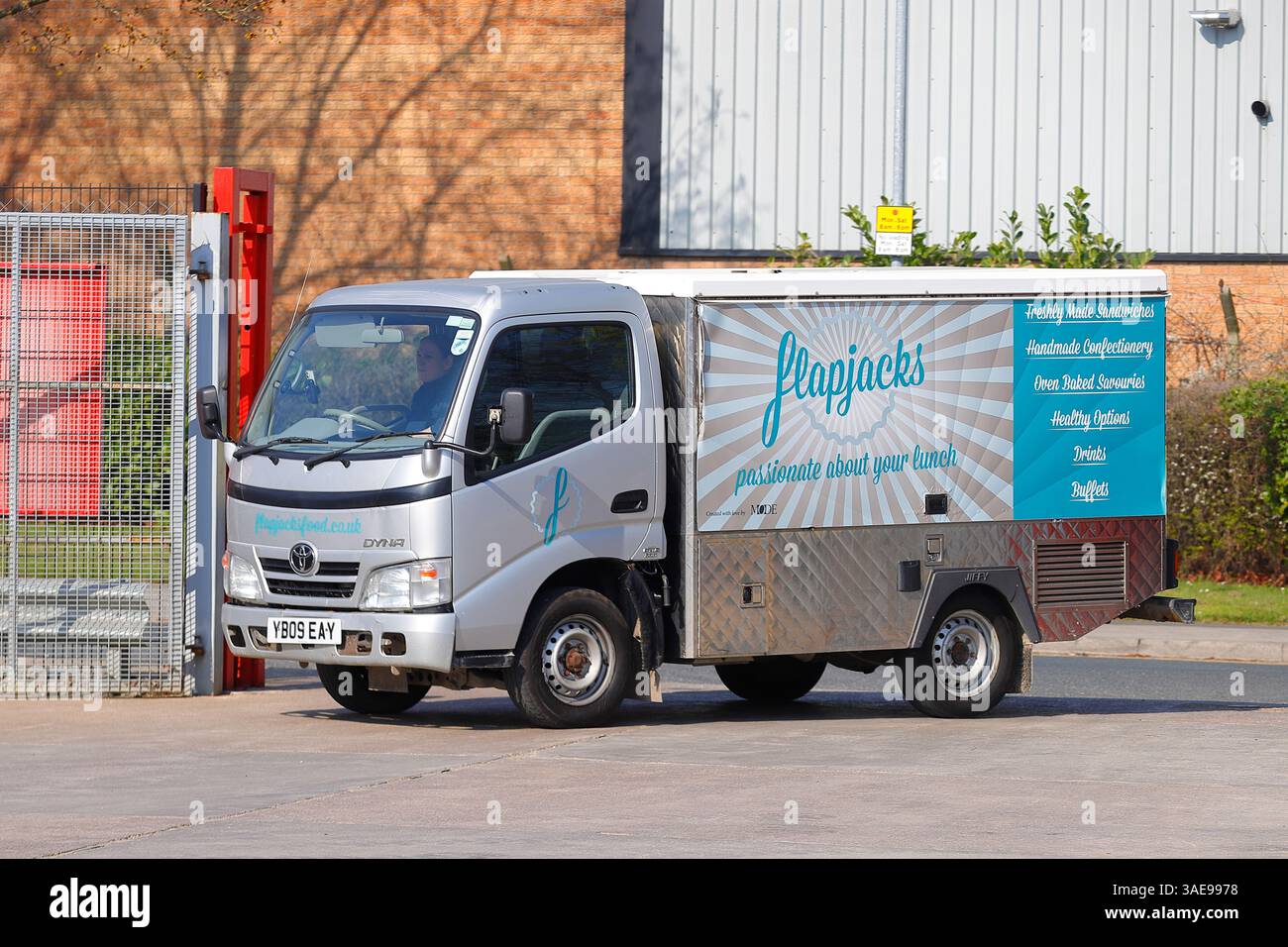 Flapjacks fourgon alimentaire mobile, servant des sandwichs chauds et froids autour des zones industrielles de Leeds, Wes tYorkshire, Royaume-Uni Banque D'Images