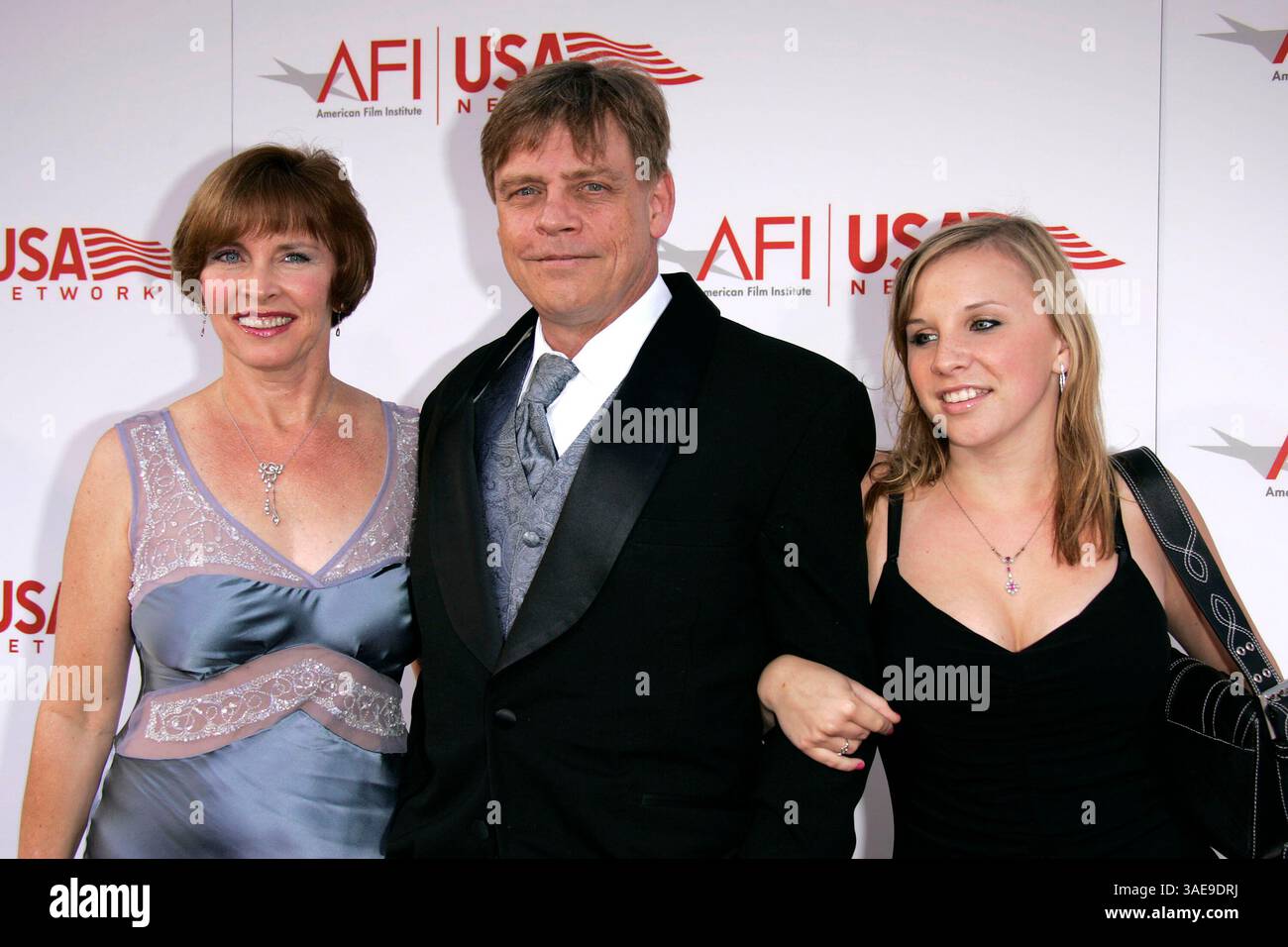9 juin 2005 ; Hollywood, Californie, États-Unis ; L'acteur MARK HAMILL, son épouse MARY LOU et SA FILLE au 33e AFI Life Achievement Award : un hommage à George Lucas au Kodak Theatre. (Crédit image : Lisa O'Connor/ZUMAPRESS.com) Banque D'Images