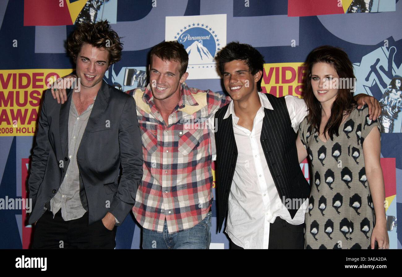 07 septembre 2008 - Hollywood, Californie, États-Unis - le casting de 'Twilight' ROBERT PATTINSON, CAM GIGANDET, TAYLOR LAUTNER et KRISTEN STEWART dans la salle de presse les MTV Video Music Awards 2008 au Paramount Pictures Studio à Hollywood, dimanche 7 septembre 2008 (crédit image : Lisa O'Connor/ZUMAPRESS.com) Banque D'Images
