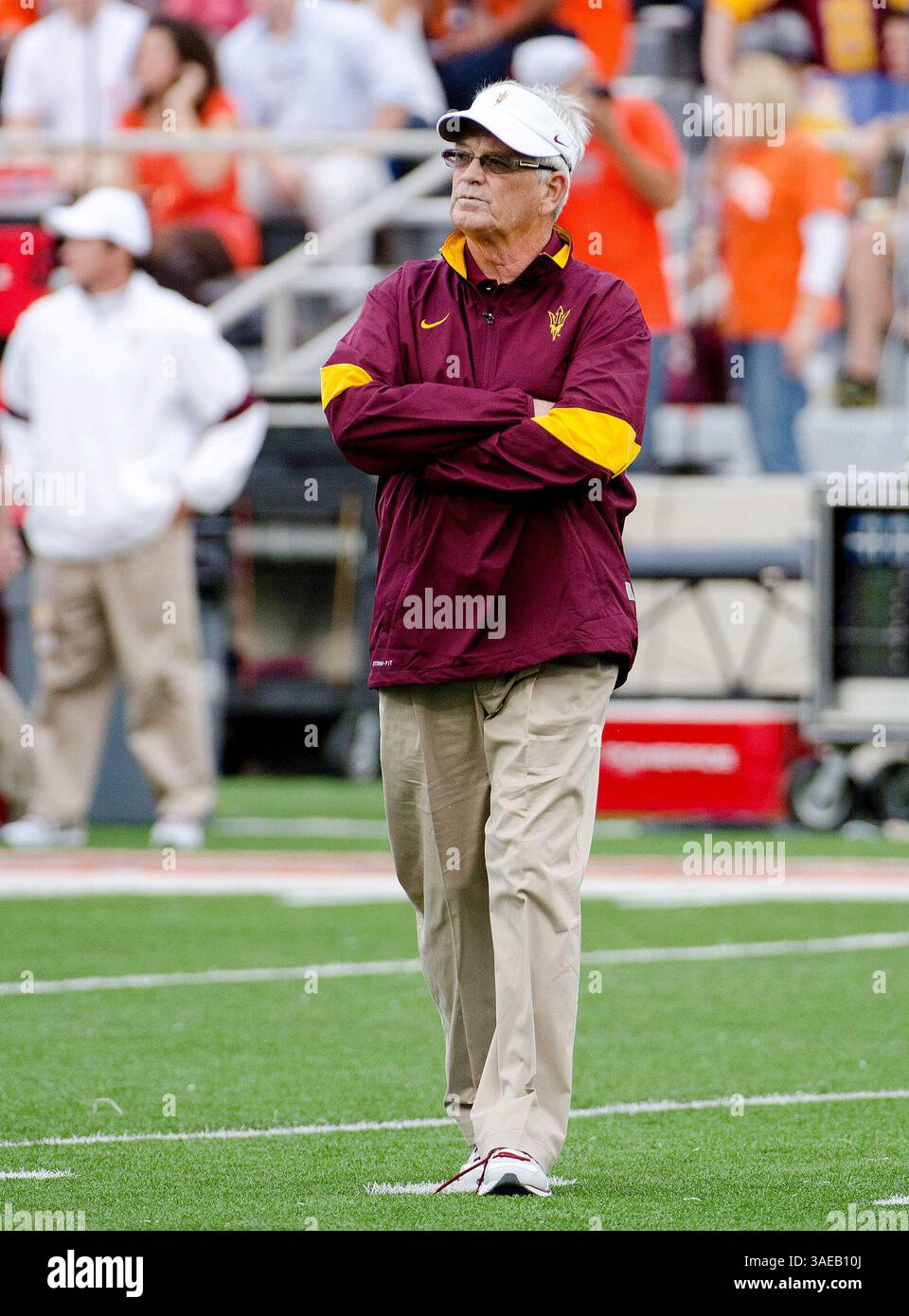 17 SEPTEMBRE 2011 : l'entraîneur-chef des Sun Devils de l'Arizona, Dennis Erickson, pendant les prématchs contre l'Université de l'Illinois, combattant Illini au Memorial Stadium de Champaign, Illinois. (Crédit image : © Mark J. Peters/Cal Sport Media/ZUMAPRESS.com) Banque D'Images