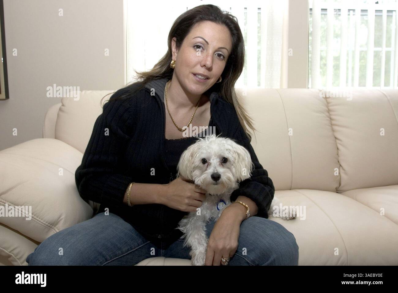 05 août 2004 - New York, NY, États-Unis - AMY FISHER chez elle avec son ...