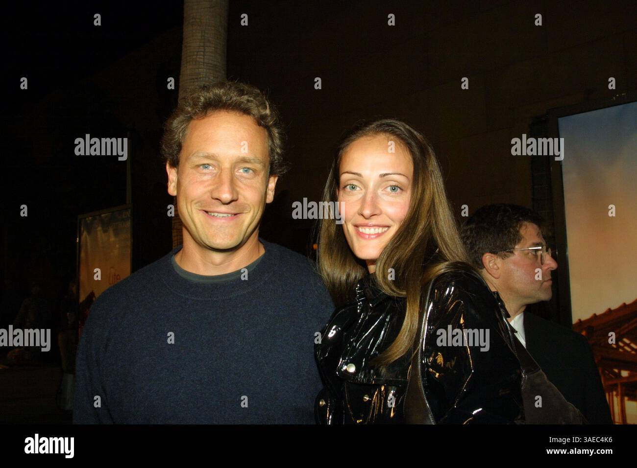 24 octobre 2001 ; Los Angeles, CALIFORNIE, États-Unis ; acteur SAM ROBARDS & Wife SIDSEL @ la première de 'Life as a House.'. (Crédit image : Robert Millard/ZUMAPRESS.com) Banque D'Images