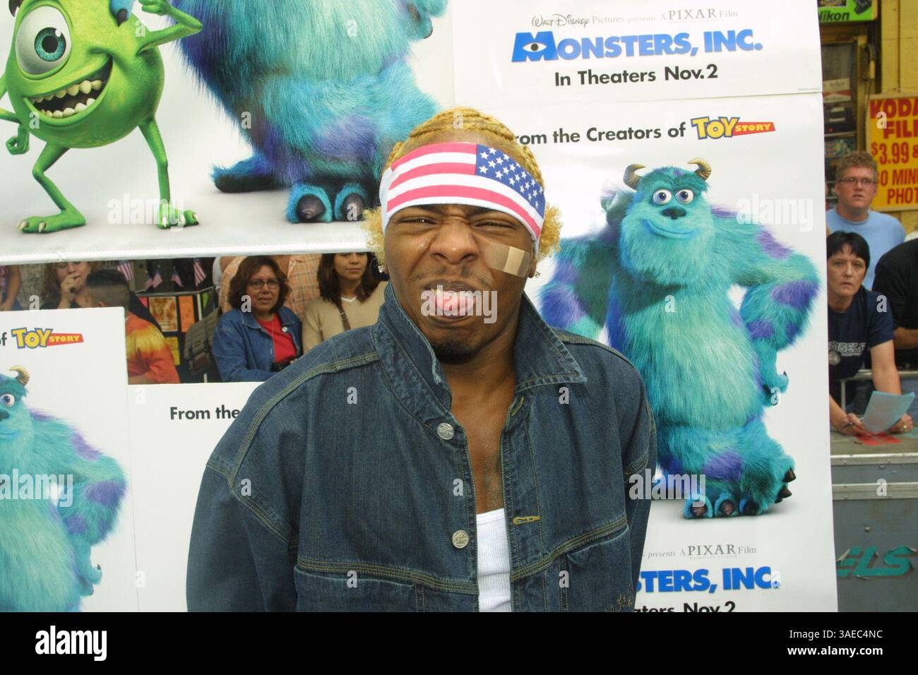 28 octobre 2001 ; Los Angeles, CA, États-Unis ; chanteur SISQO @ la première de 'Monsters Inc'. (Crédit image : Robert Millard/ZUMAPRESS.com) Banque D'Images