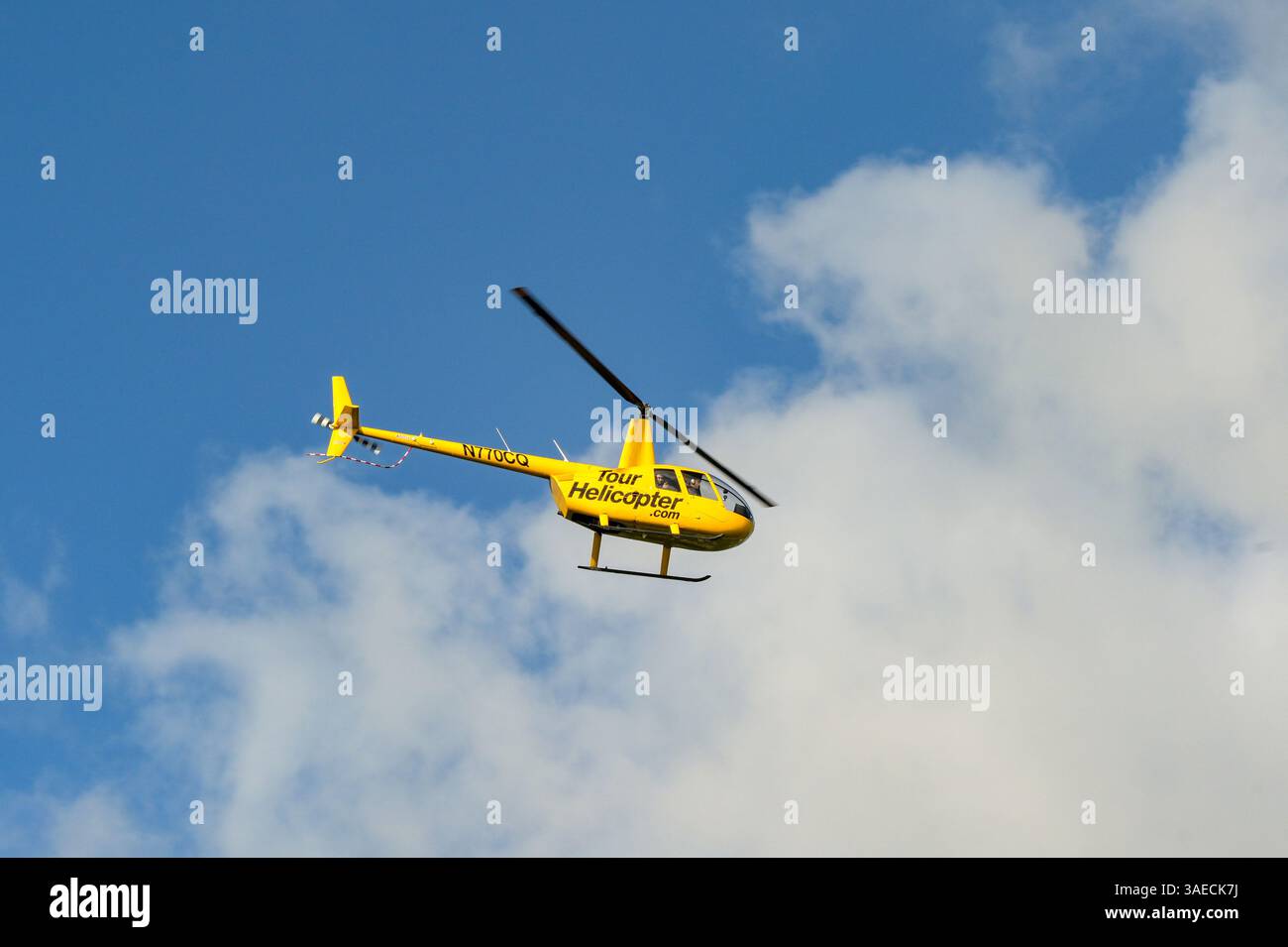 Miami, Floride - 4 janvier 20205 : hélicoptère Robinson R-44 Raven II (regisrtaion N770CQ) transportant des touristes lors d'un vol touristique au-dessus de Miami Banque D'Images