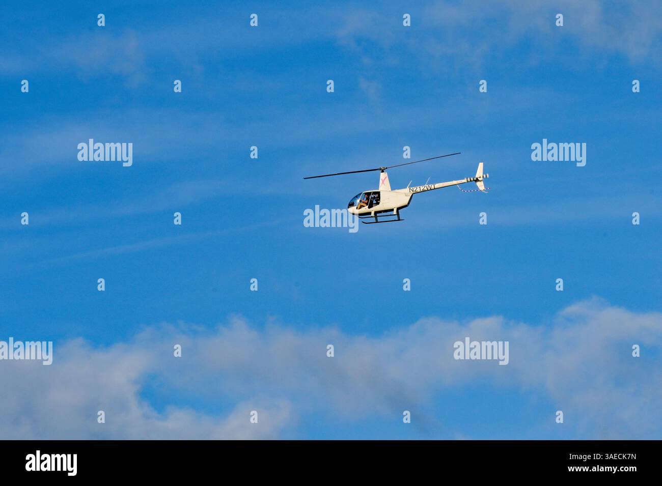Miami, Floride - 4 janvier 20205 : hélicoptère Robinson R-44 Raven II (immatriculé N212WT) transportant des touristes lors d'un vol touristique au-dessus de Miami Banque D'Images