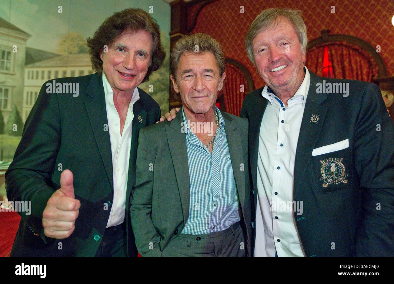 Rust, Allemagne - le 4 mai 2015 : Eagles Charity Golf Cup et de Gala au Golfclub Breisgau et Europa Park, Rust avec Singer Peter Maffay (m) et de l'OLAF (l) Malolepski et animatrice Werner Schulze-Erdel (r) Banque D'Images