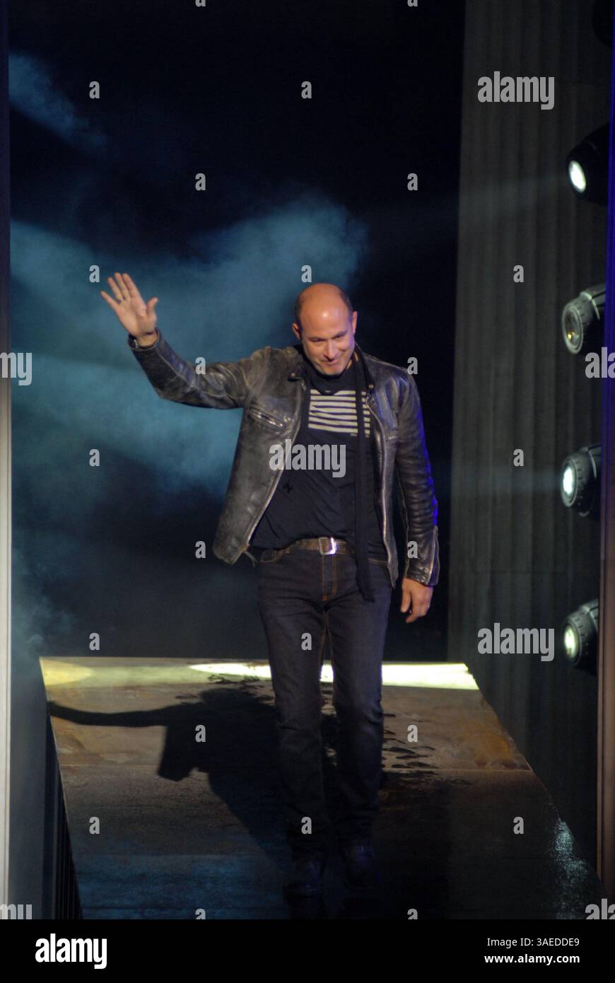 Oct 24, 2007 - Athènes, Grèce - des mannequins présentent des tenues de Under Rain par le créateur de mode JON VARVATOS pendant la semaine grecque de la mode au Zapeio Hall (crédit image : Polydoros Anastasselis/ZUMAPRESS.com) Banque D'Images
