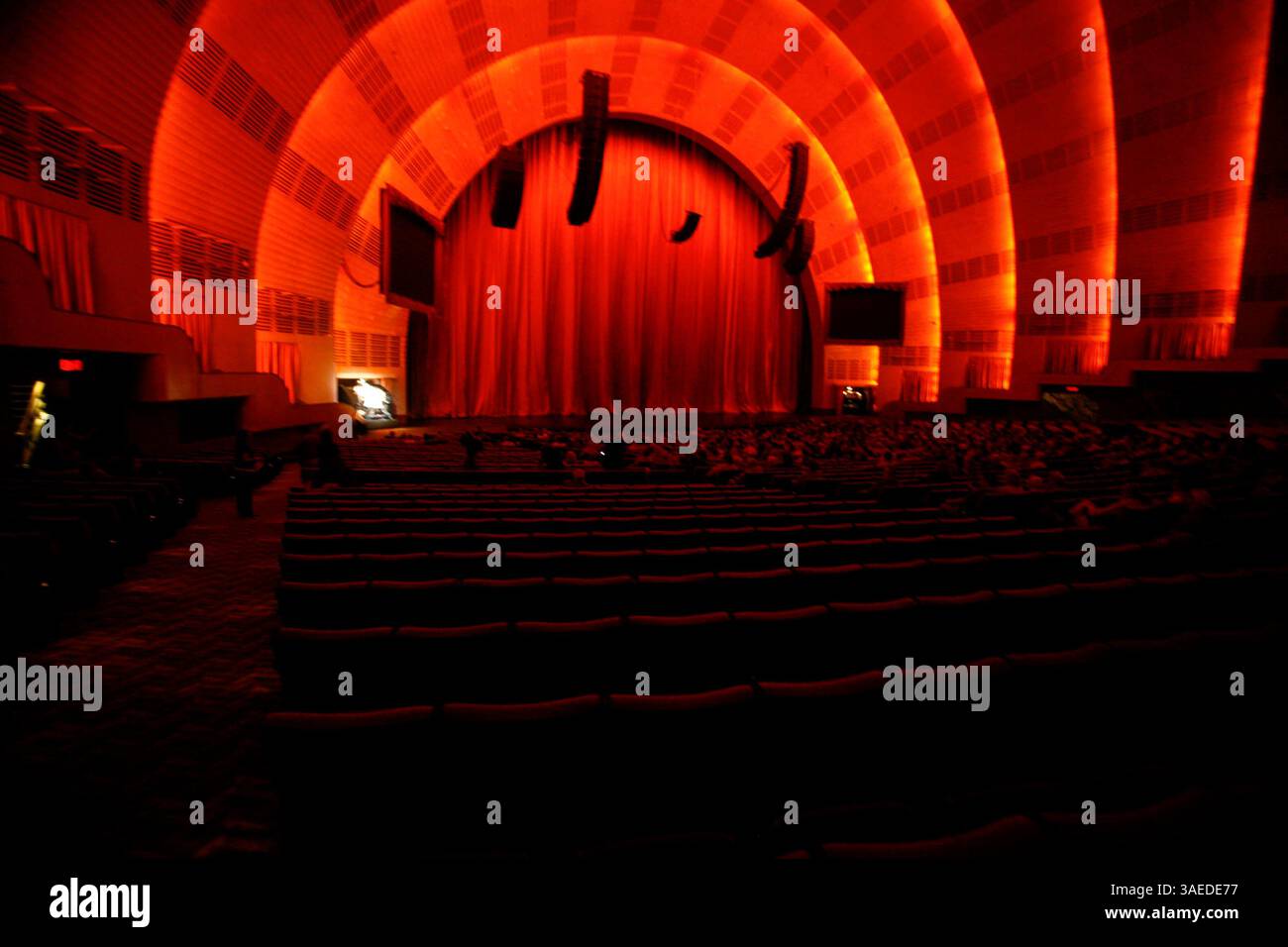 09 août 2008 - NY, NY, États-Unis - le colonel JACK MOELMANN et ses amis se produisant au Radio City Music Hall Wurlitzer Theater Pipe Organ à New York (crédit image : Aviv Small/Photopass/ZUMAPRESS.com) Banque D'Images