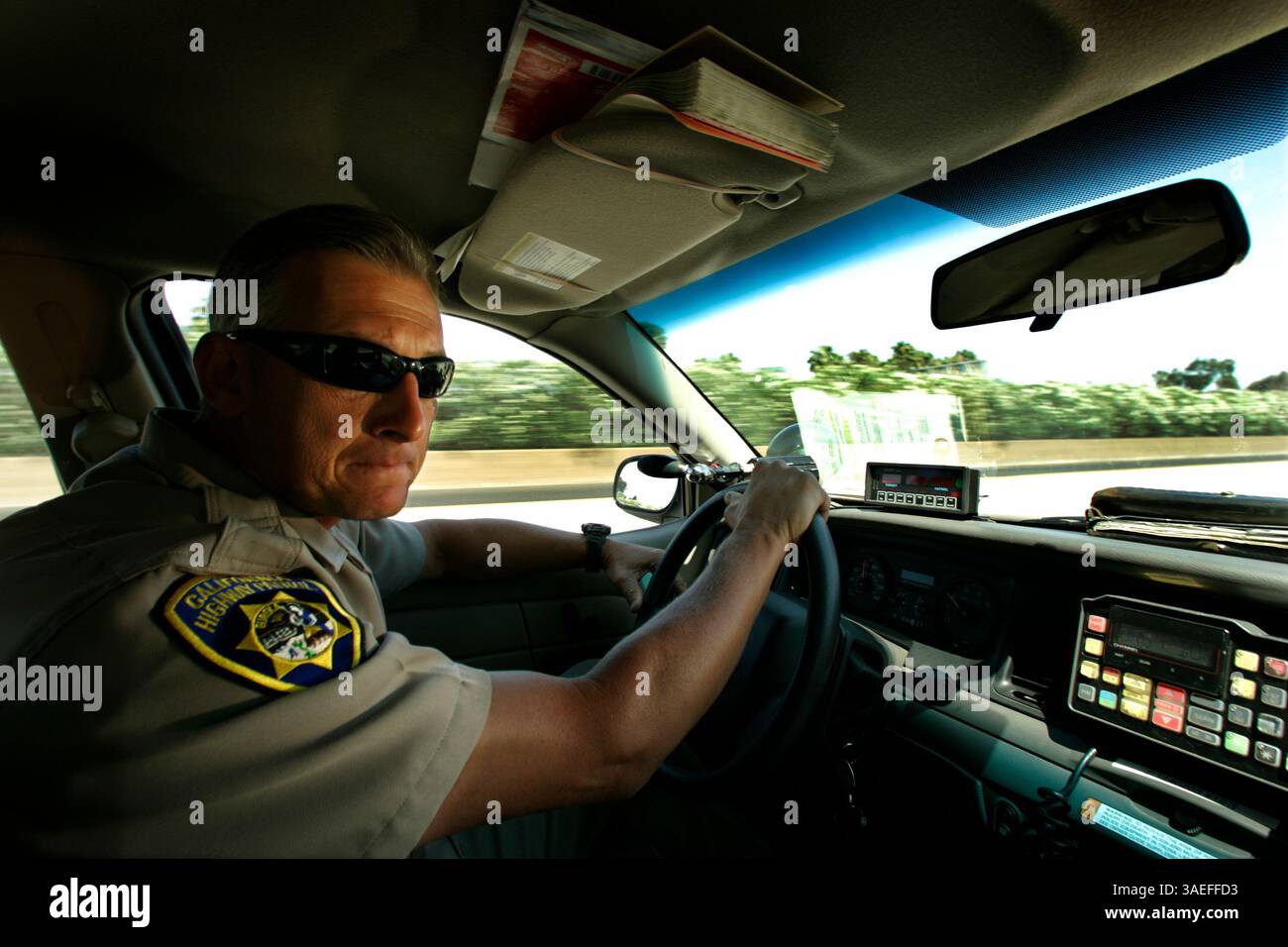 HLchpHandsFree287757x003.jpg 7/1/2008 SAN DIEGO (San Diego, California) États-Unis  California Highway Patrol Officer BRAD (crédit image : San Diego Union-Tribune/ZUMAPRESS.com) Banque D'Images