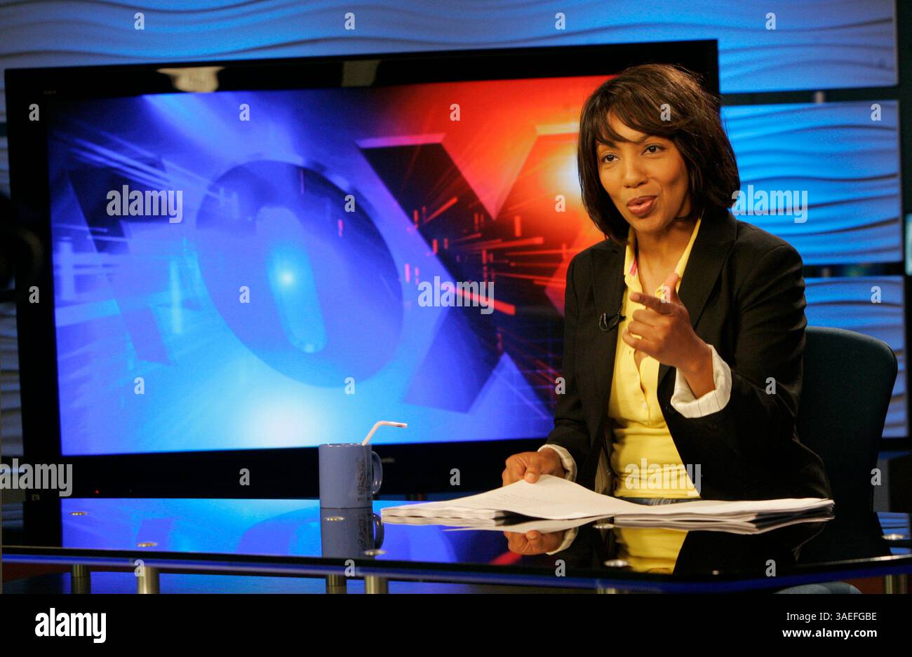 29 juillet 2008,-San Diego, CA, les ancres de la nouvelle émission de nouvelles KSWB qui fera ses débuts le vendredi 1er août. Arthel NEVILLE est la femme afro-américaine. RAOUL MARTINEZ est le seul gars, et CHRISSY RUSSO est la météorologiste italienne avec la chemise brune sur (crédit image : San Diego Union-Tribune/ZUMAPRESS.com) Banque D'Images