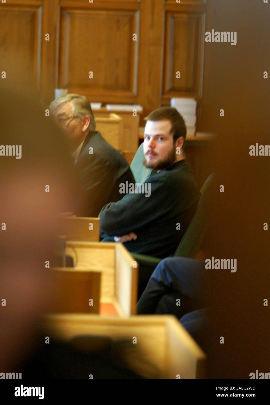 16 mars 2004 ; Stockholm, SUÈDE ; MIJAILO MIJAILOVIC, le tueur avoué de la ministre suédoise des Affaires étrangères Anna Lindh, siège au tribunal alors que les portes sont fermées. La défense a demandé un examen de l'évaluation psychiatrique qui l'a déterminé sain d'esprit au moment de l'attaque mortelle du 10 septembre de l'année dernière. . (Crédit image : Pressens Bild/ZUMAPRESS.com) Banque D'Images